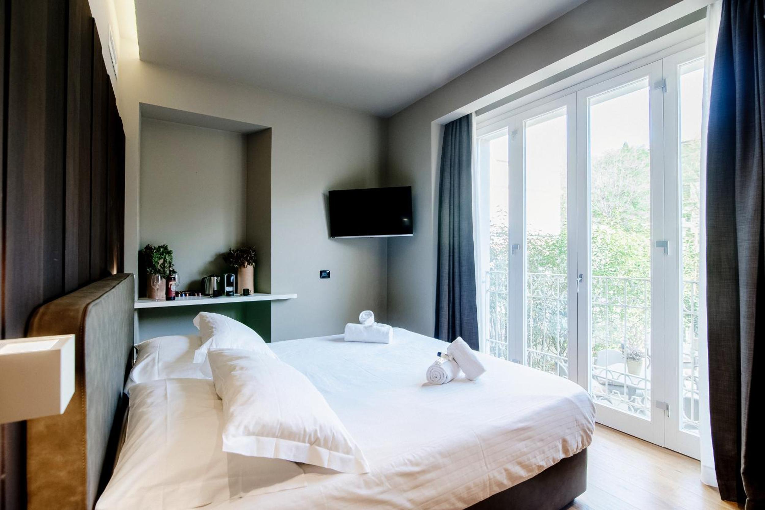 Deluxe King Room - Photo 51