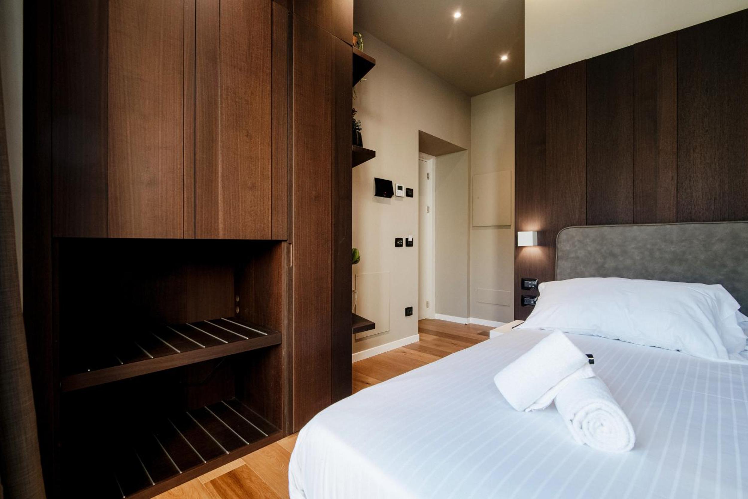 Deluxe King Room - Photo 54