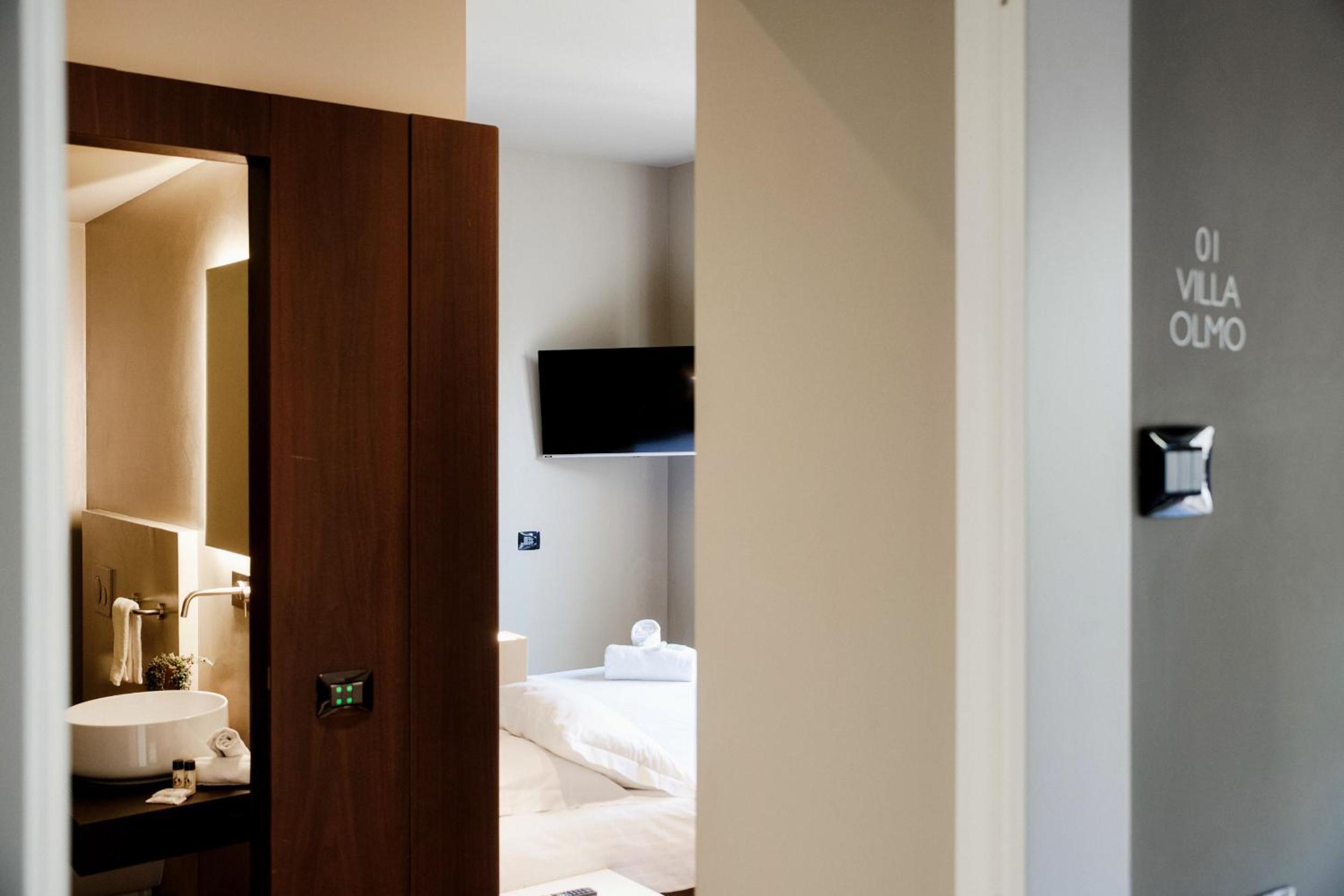 Deluxe King Room - Photo 20