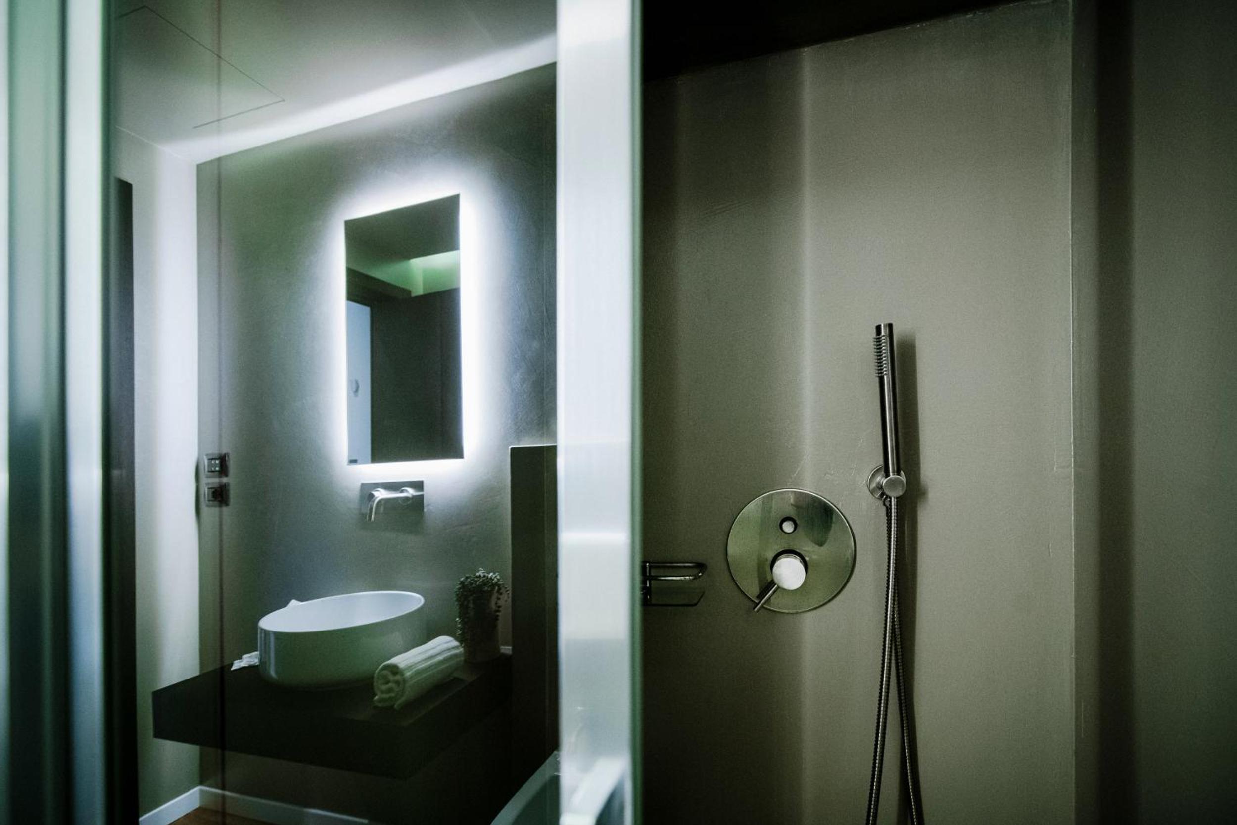Deluxe King Room - Photo 38