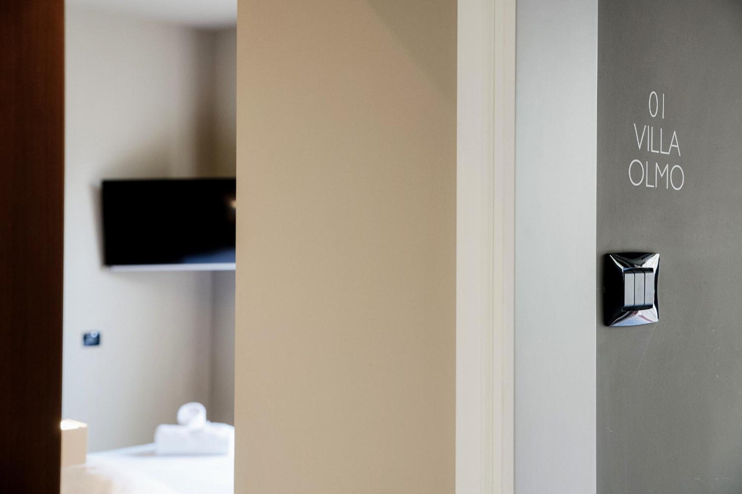 Deluxe King Room - Photo 17