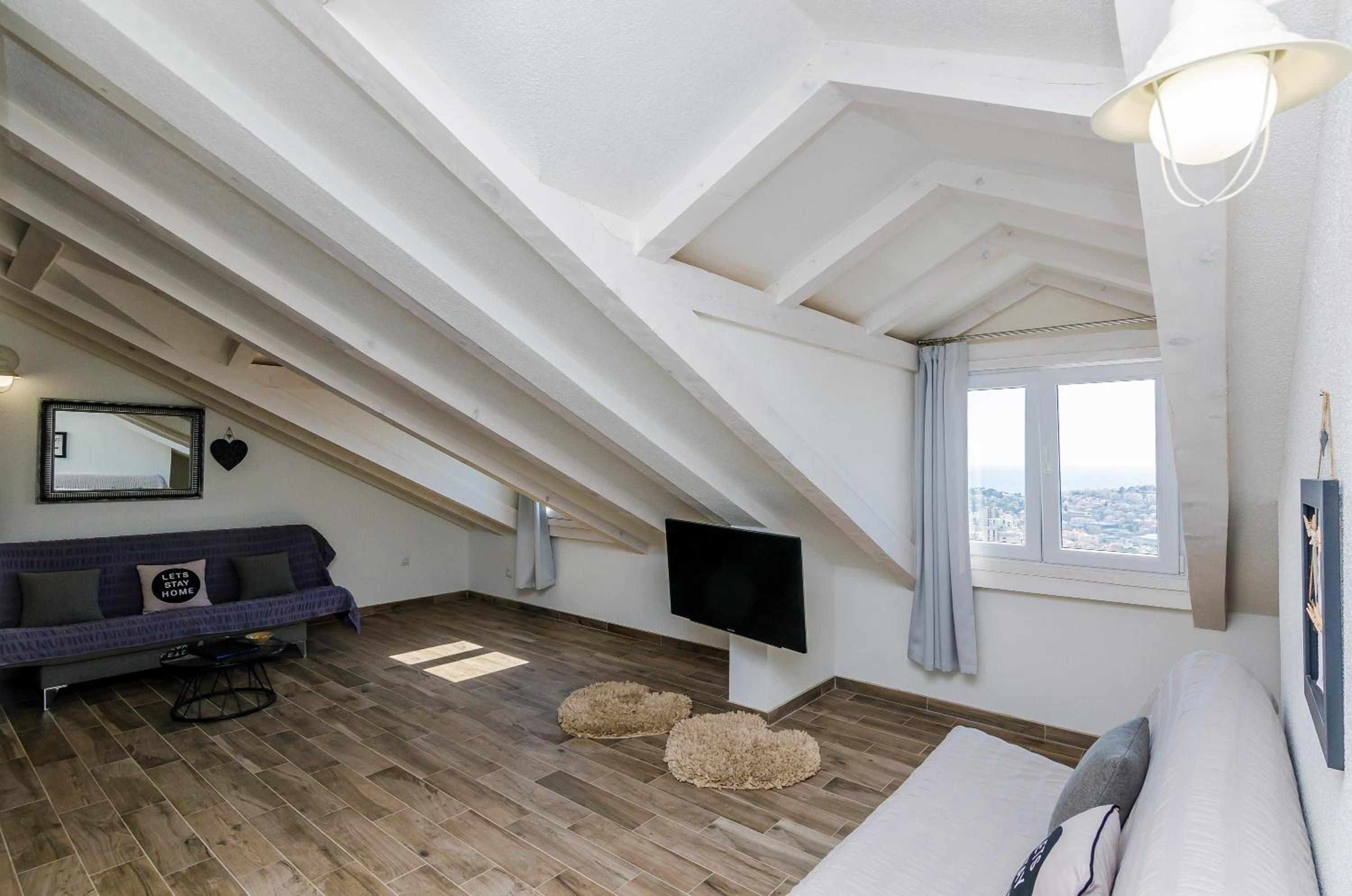 Two Bedroom Apartment with Balcony and Sea View