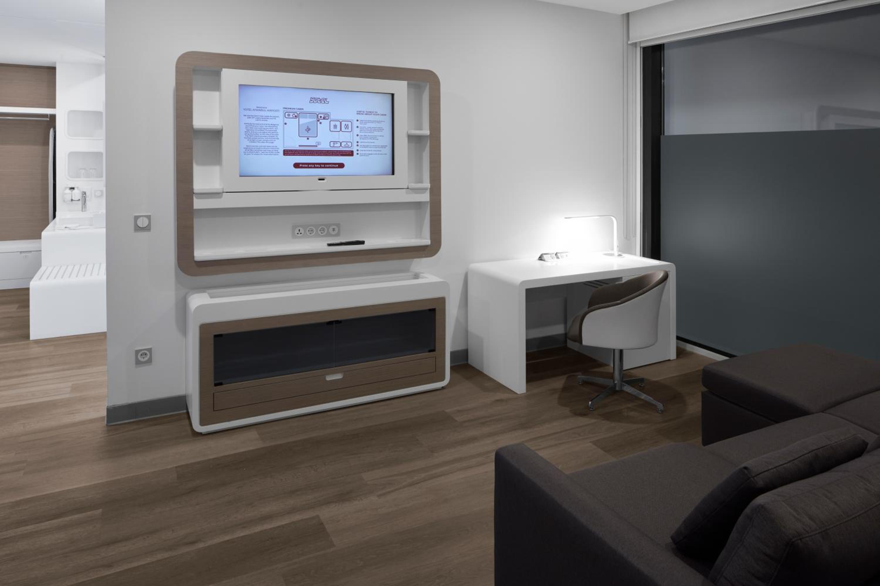 First Class King Junior Suite photo 2