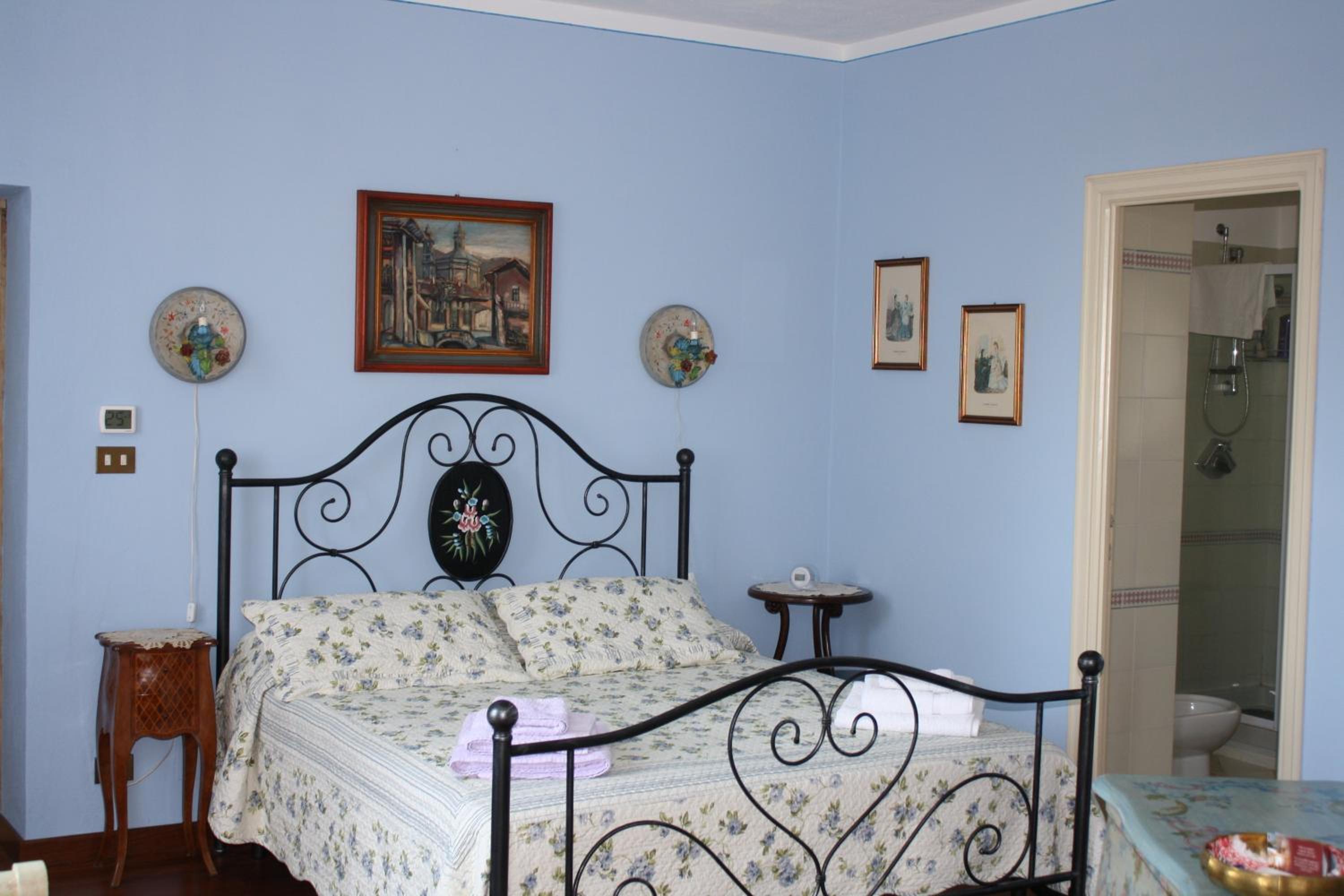 Large Double Room photo 3