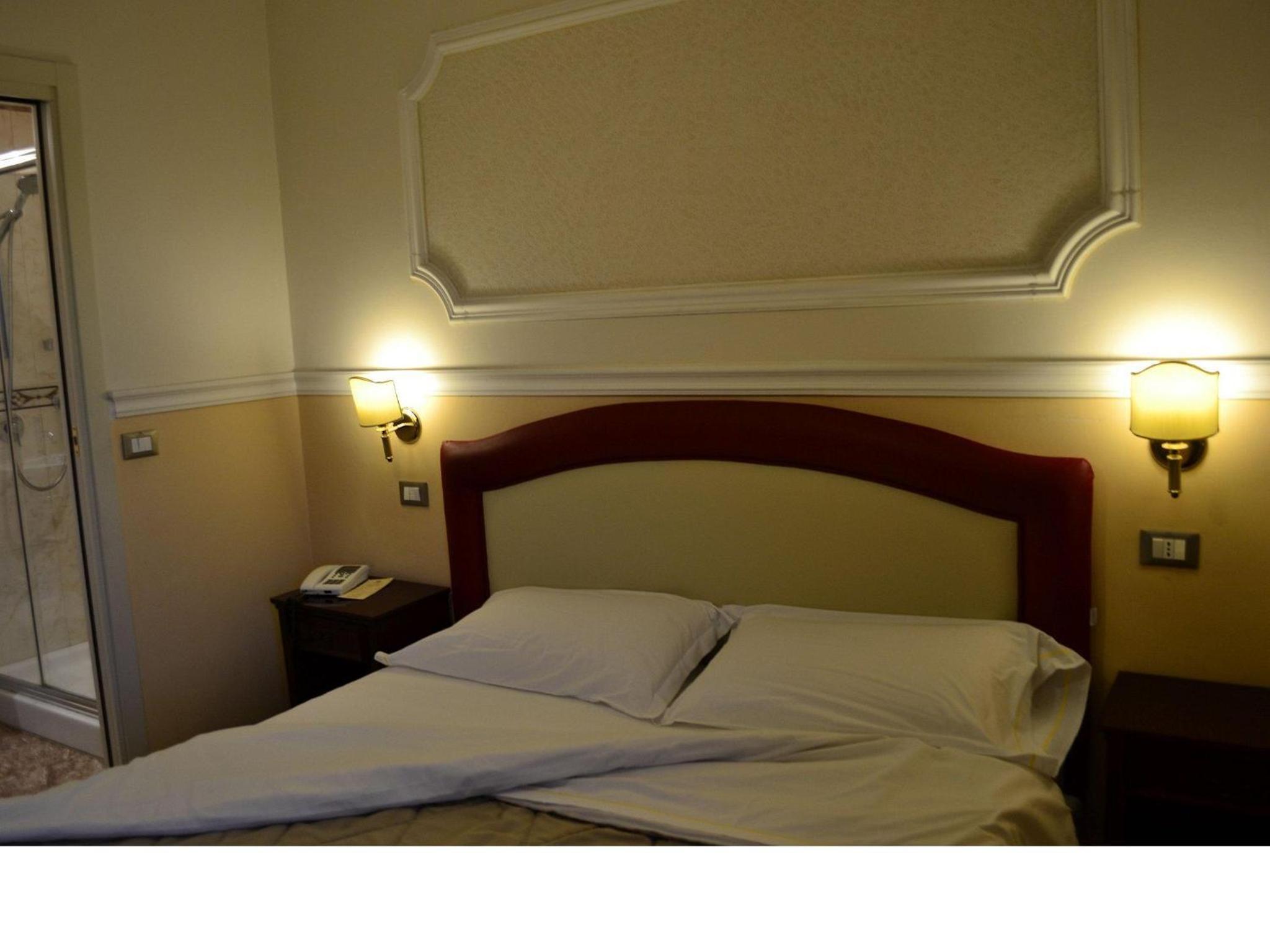 Double or Twin Room - Photo 2