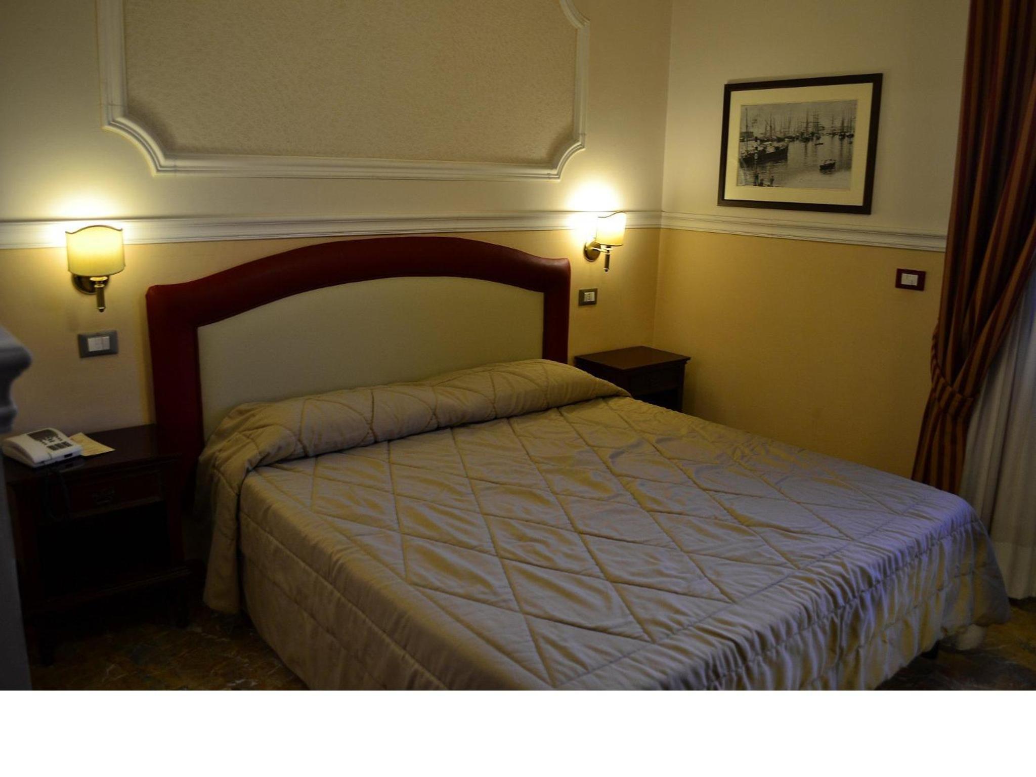 Double or Twin Room - Photo 13
