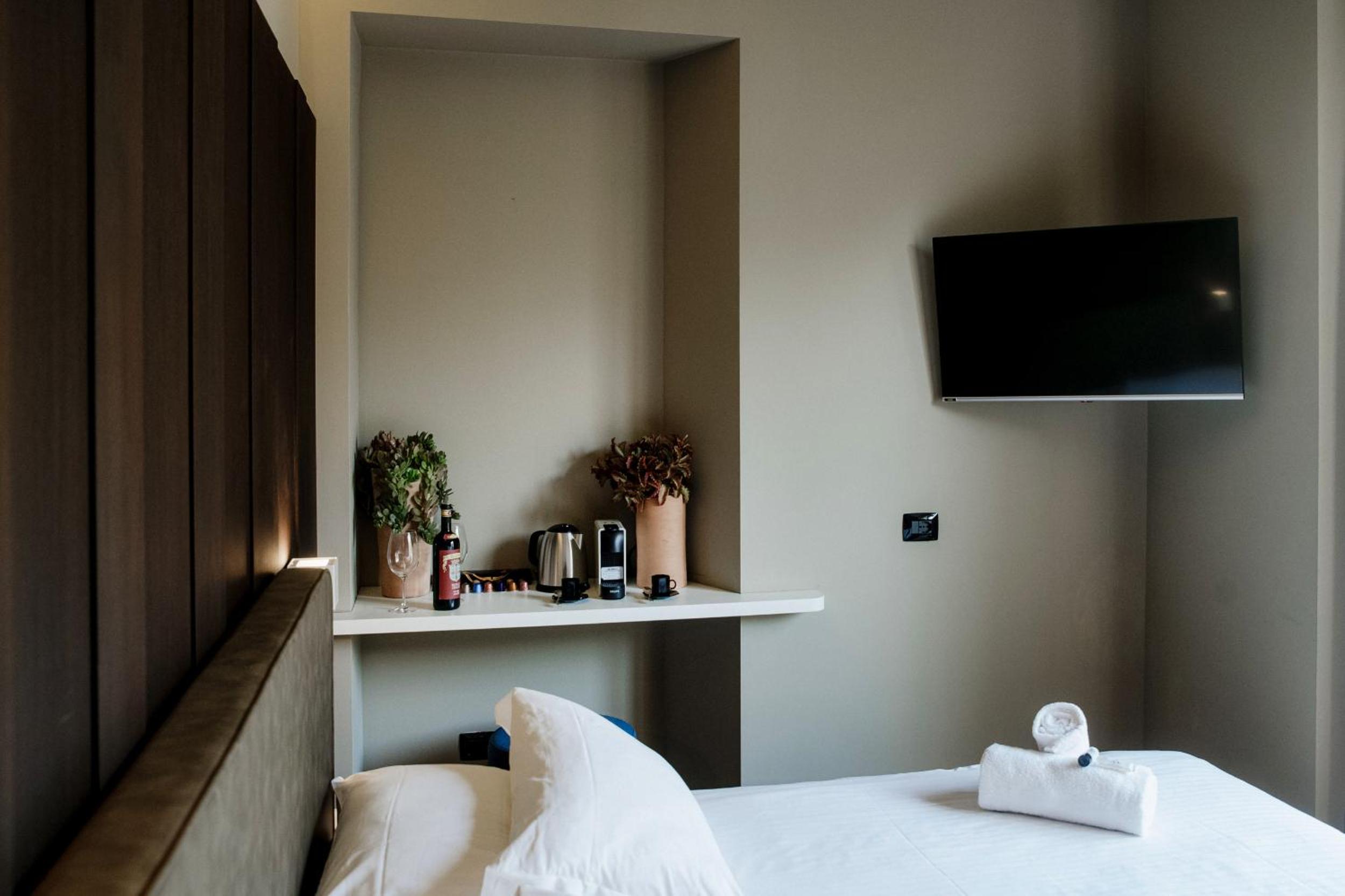 Deluxe King Room - Photo 4