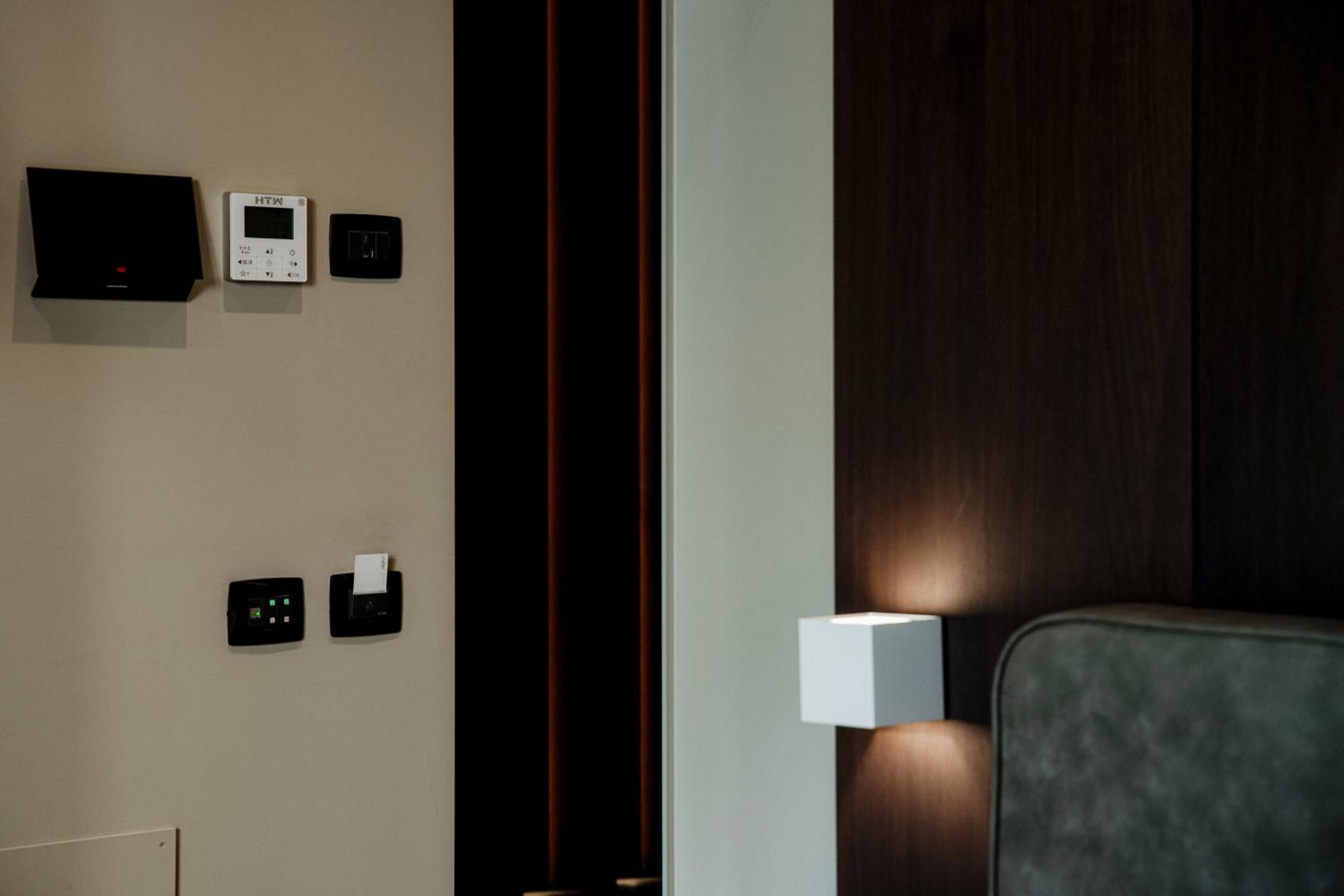 Deluxe King Room - Photo 49