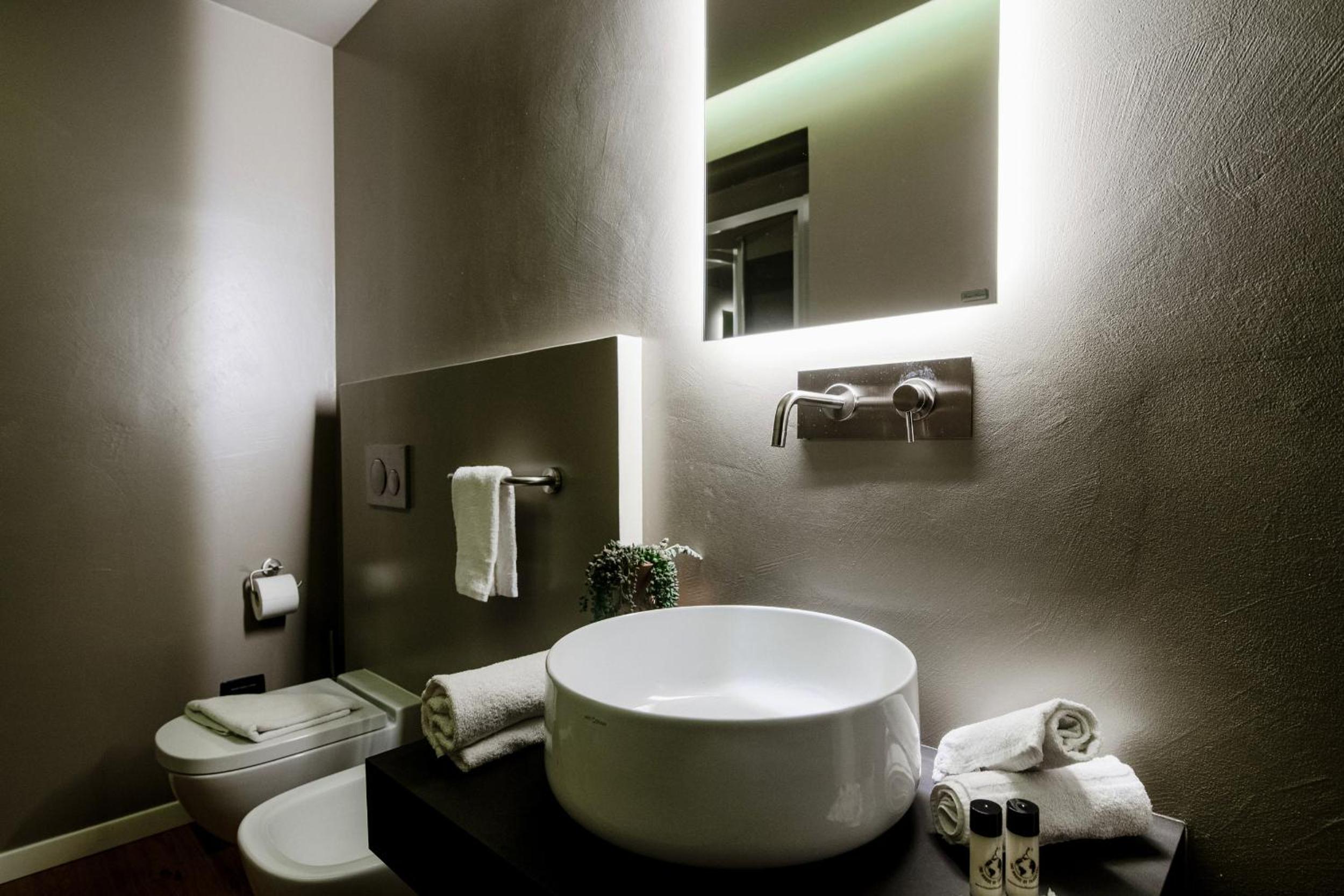 Deluxe King Room - Photo 45