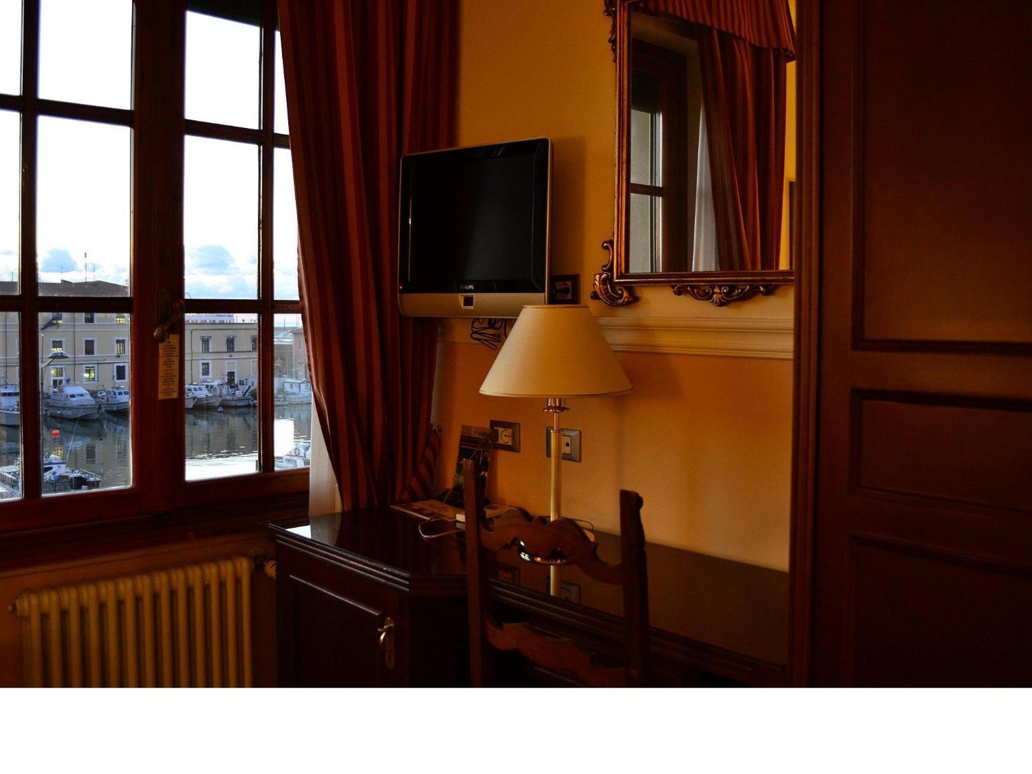 Double or Twin Room - Photo 12