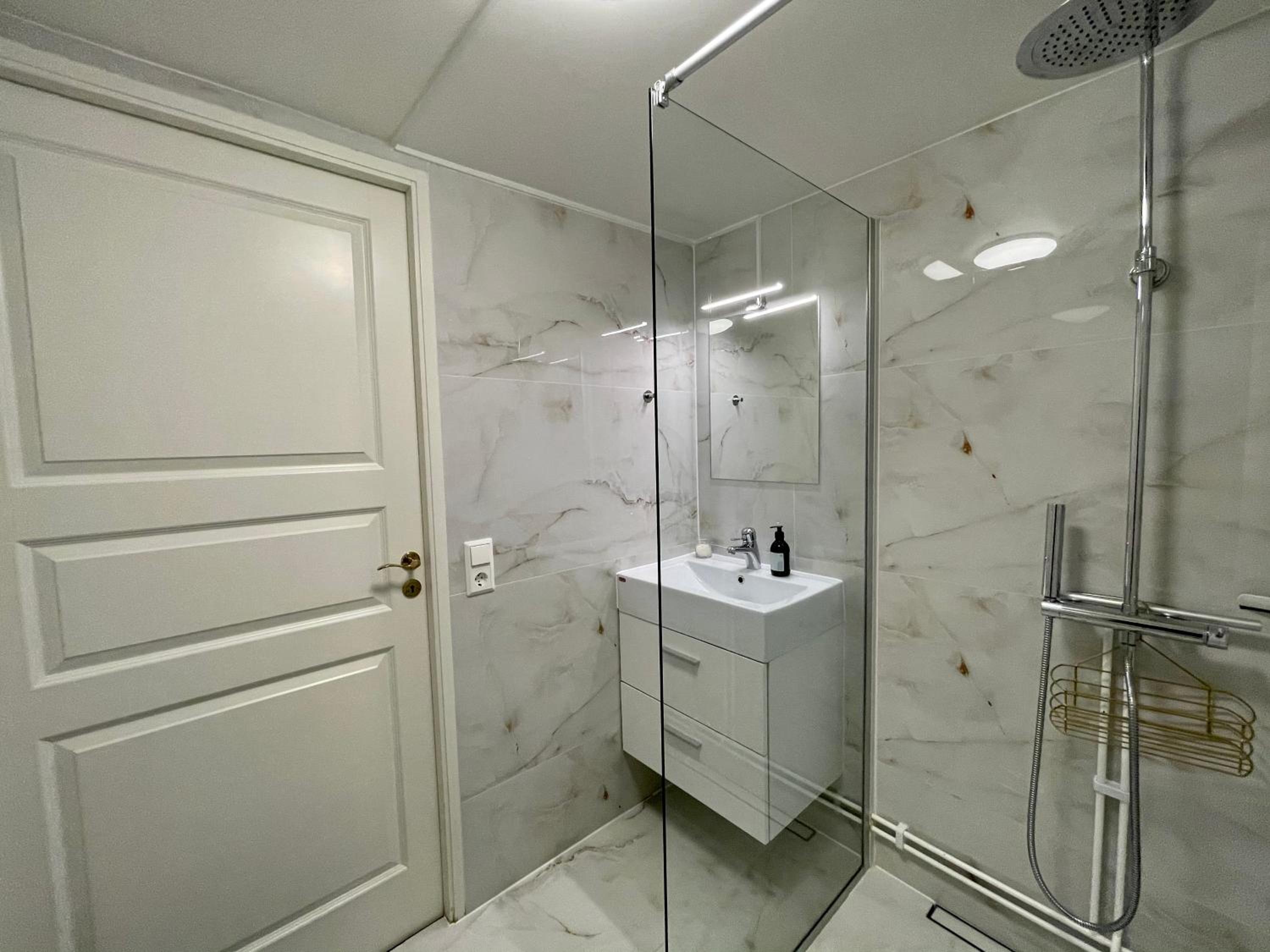 Double Room - Photo 13