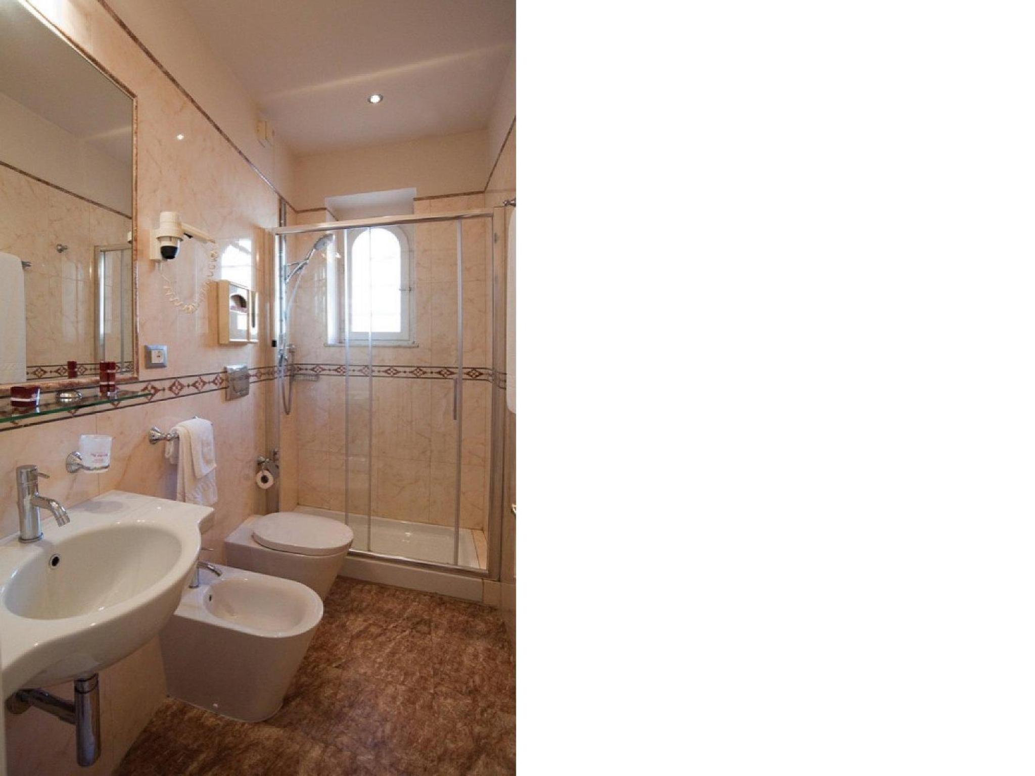Double or Twin Room - Photo 9