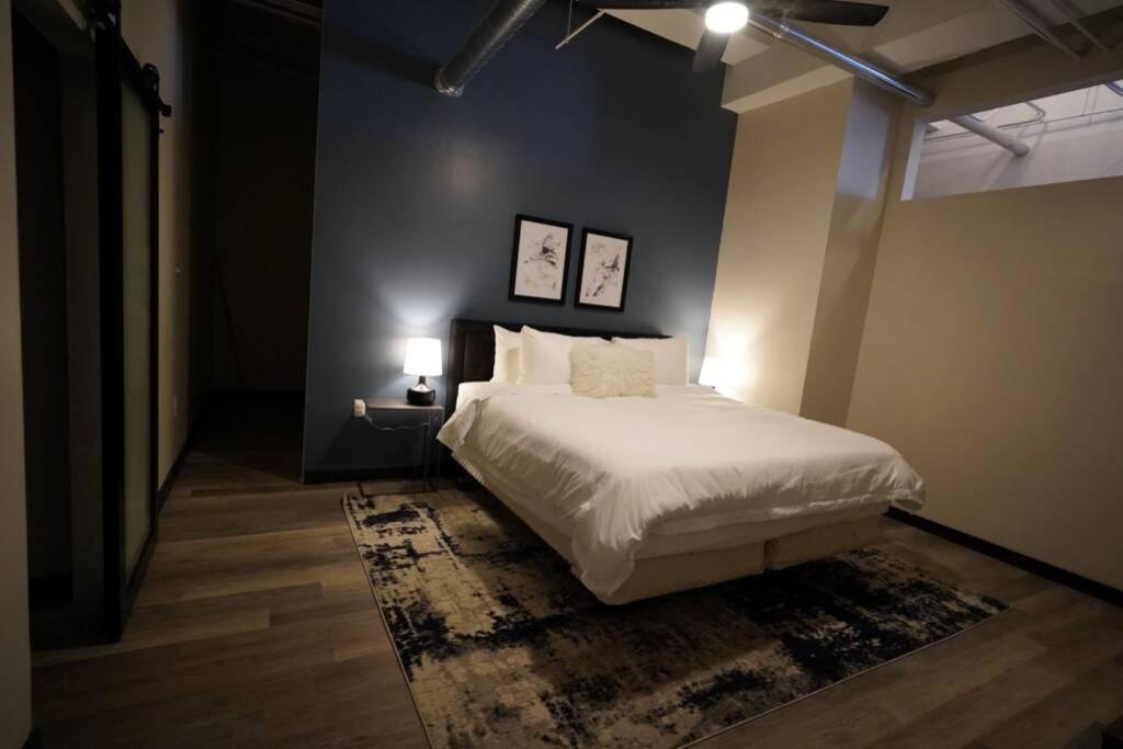 Three-Bedroom Apartment - Photo 7
