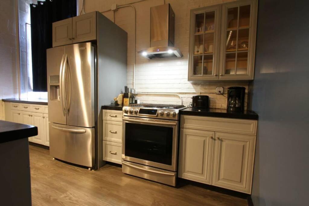 Three-Bedroom Apartment - Photo 8