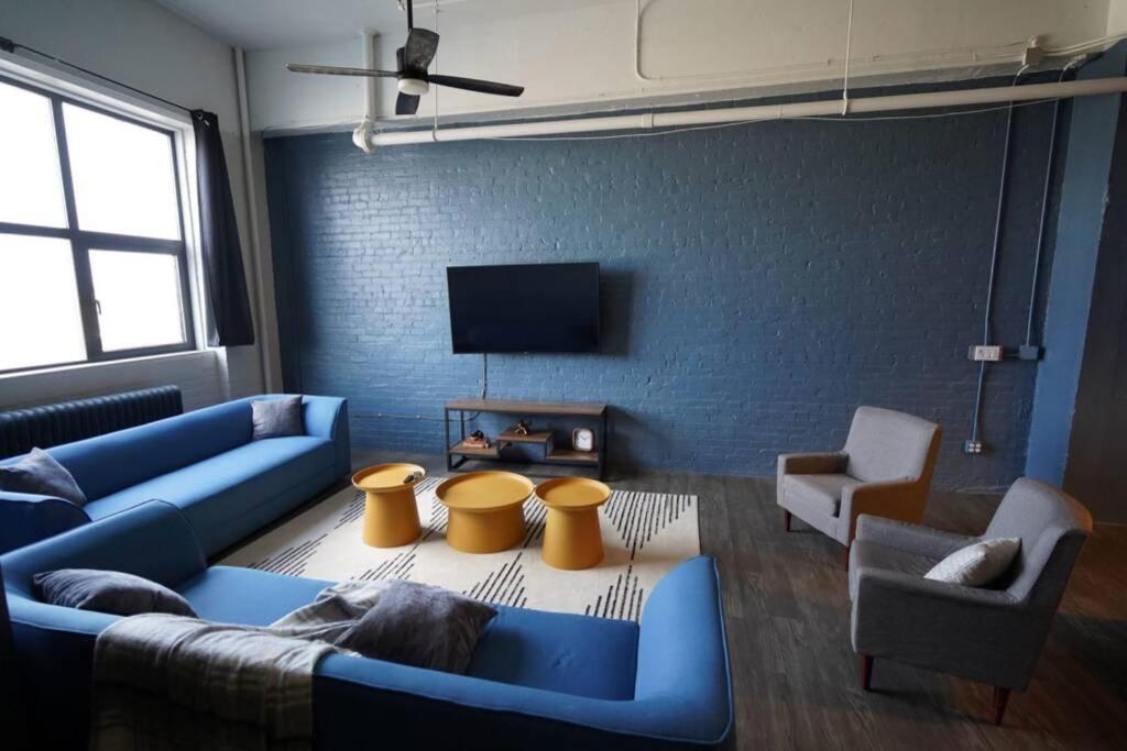 Three-Bedroom Apartment - Photo 9