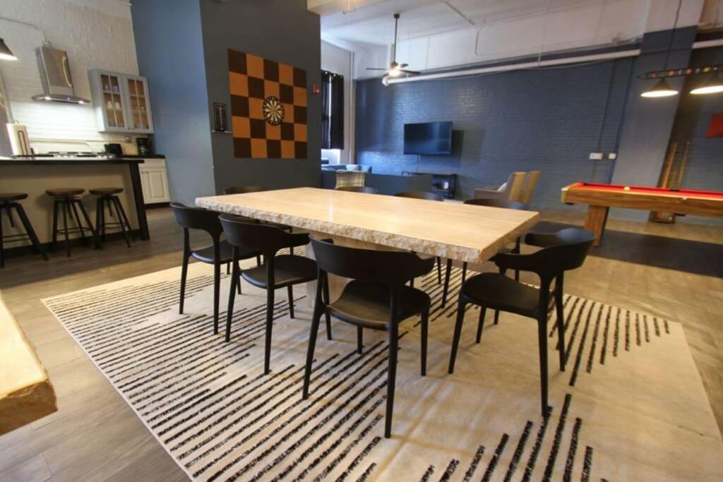 Three-Bedroom Apartment - Photo 31