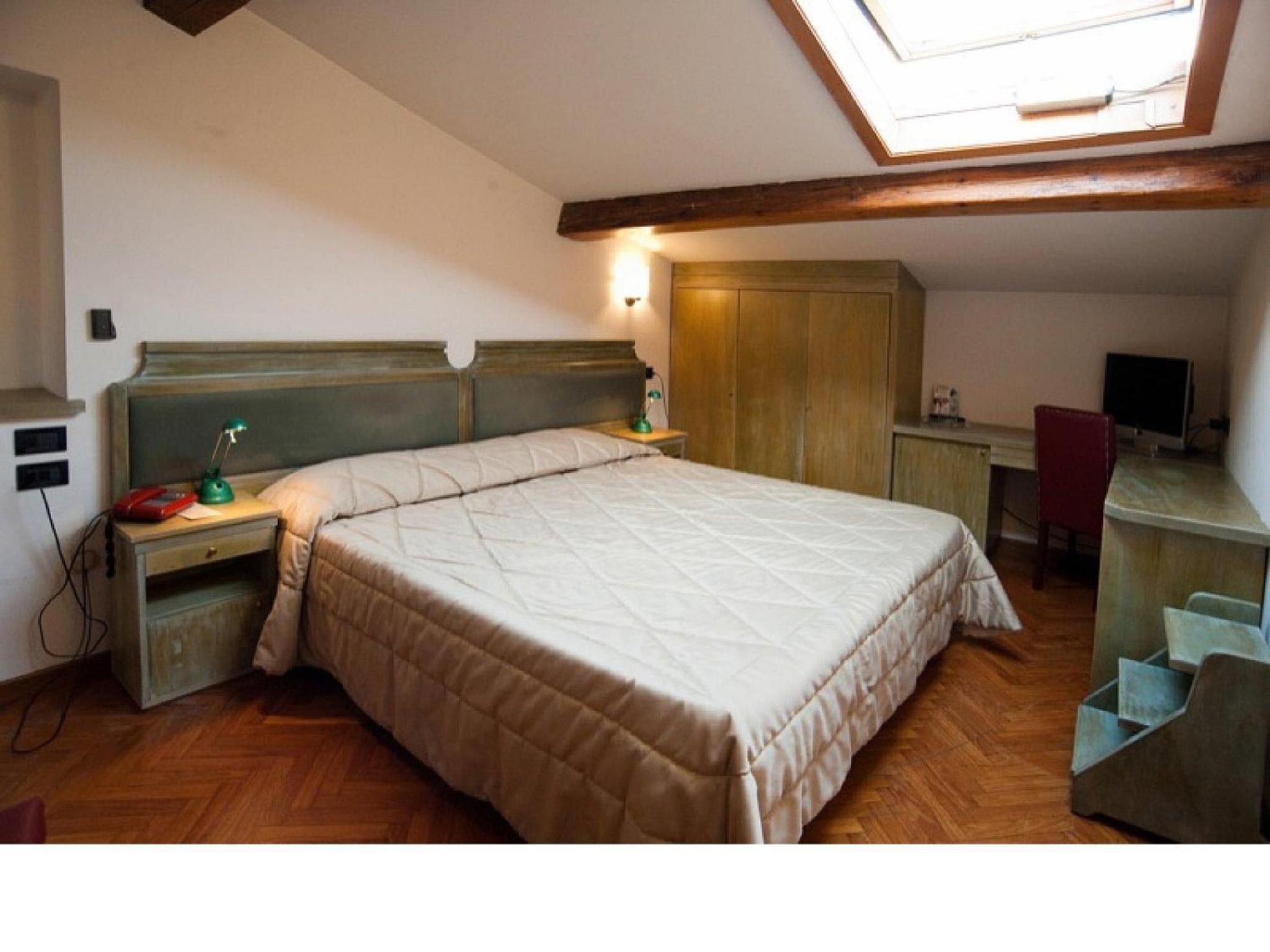 Double or Twin Room - Photo 6