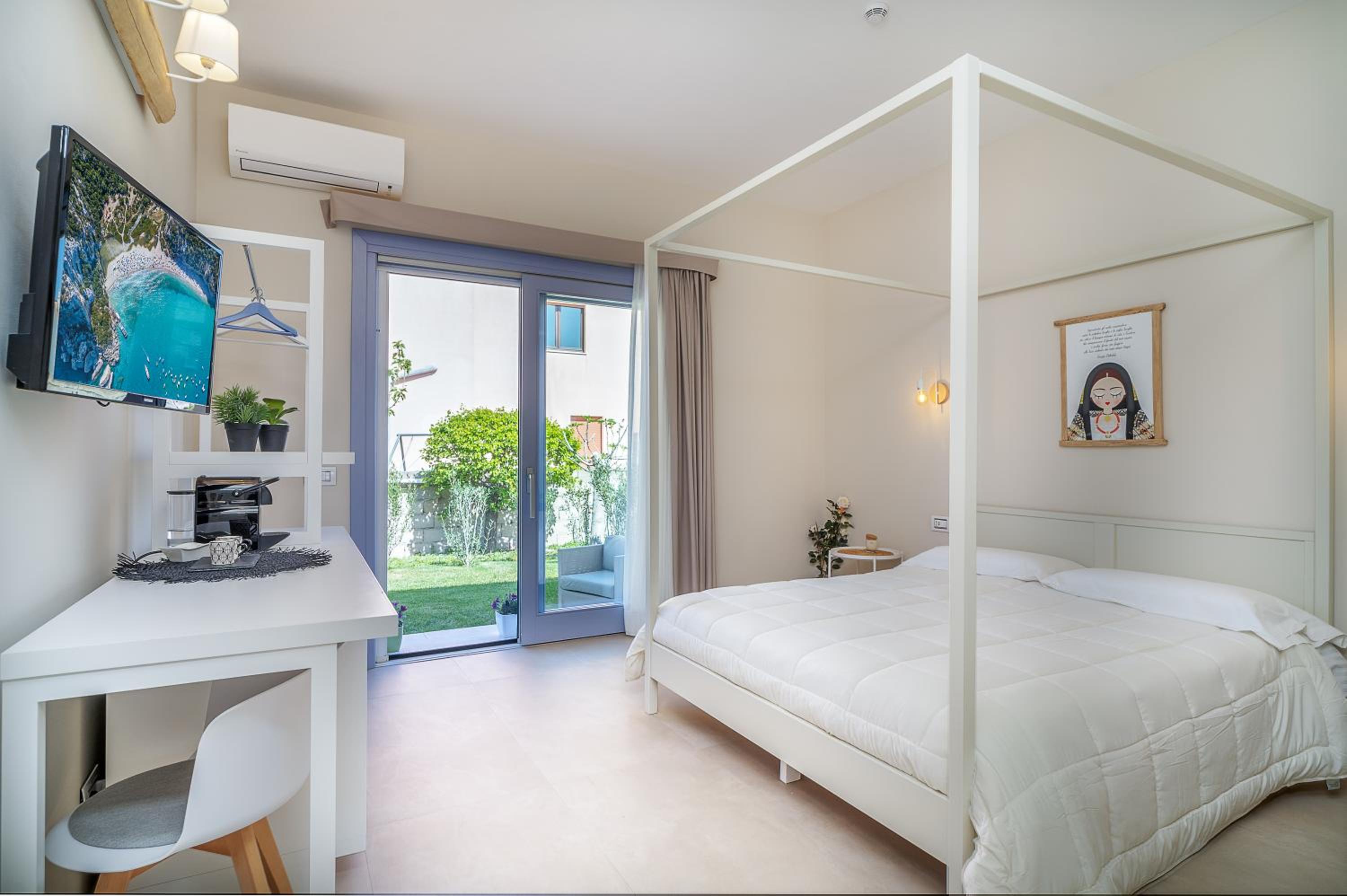 Deluxe Room (2 Adults + 1 Child)
