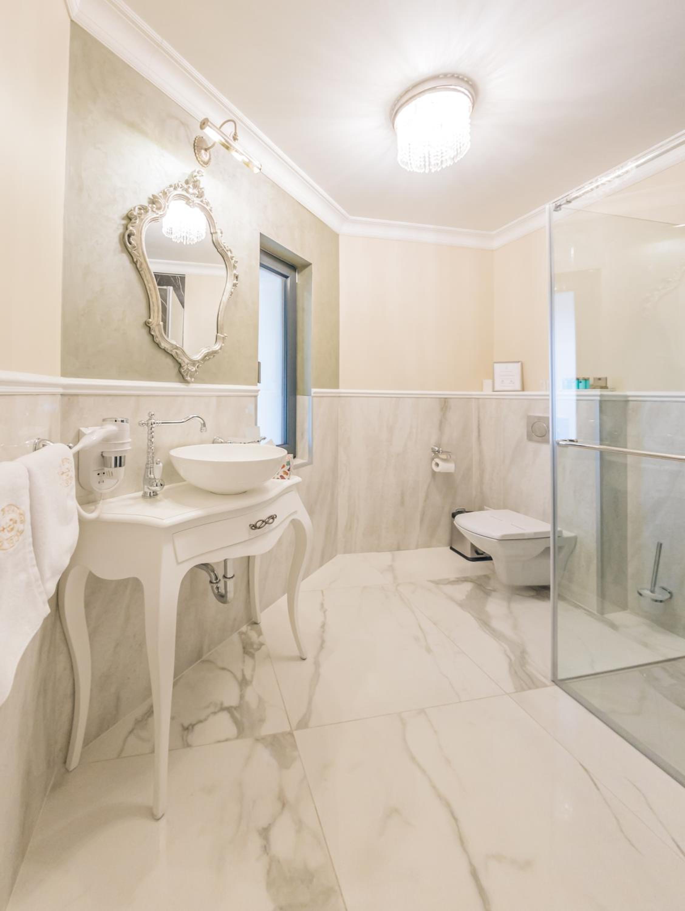 Queen Room - Photo 7