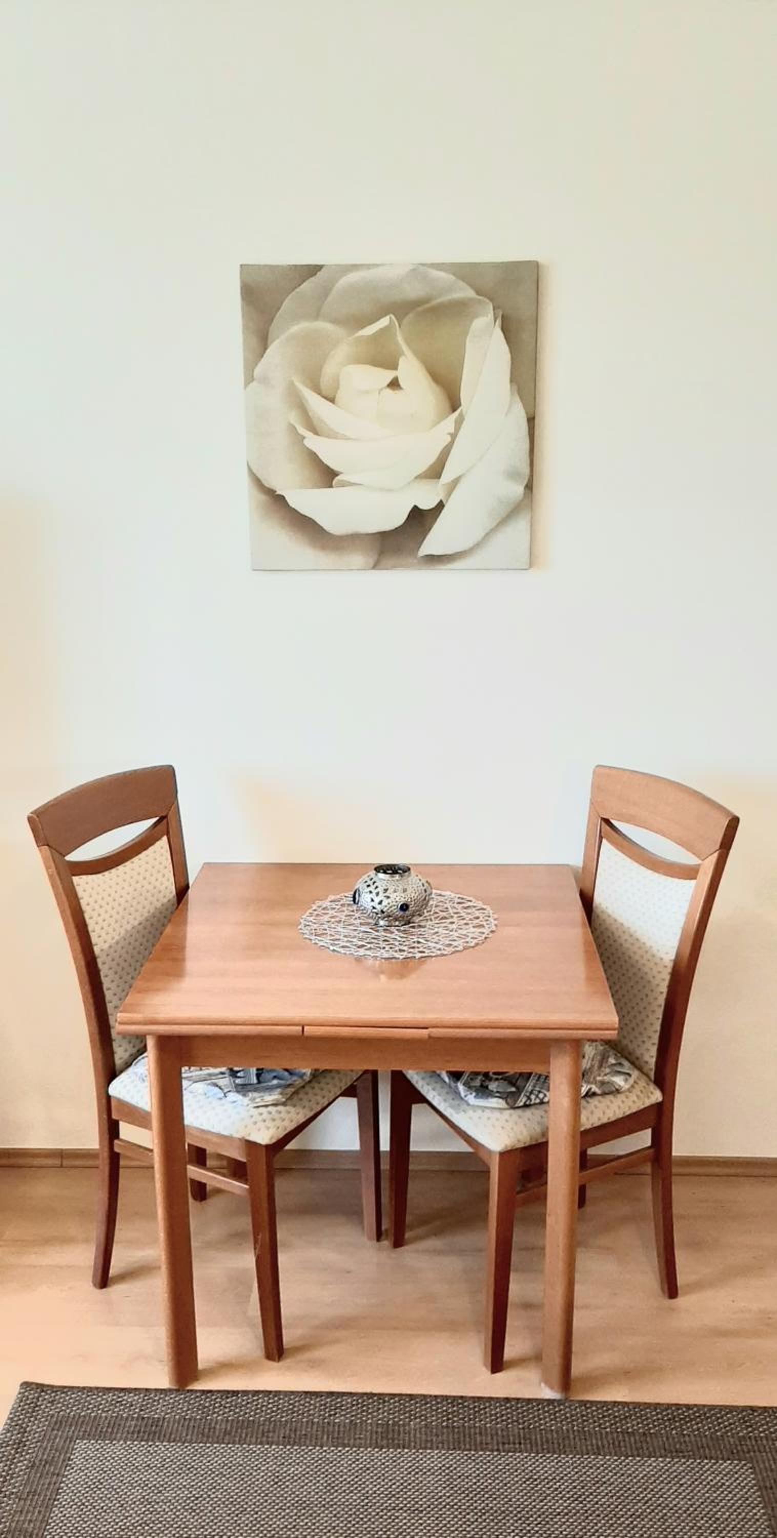 One-Bedroom Apartment - Photo 2
