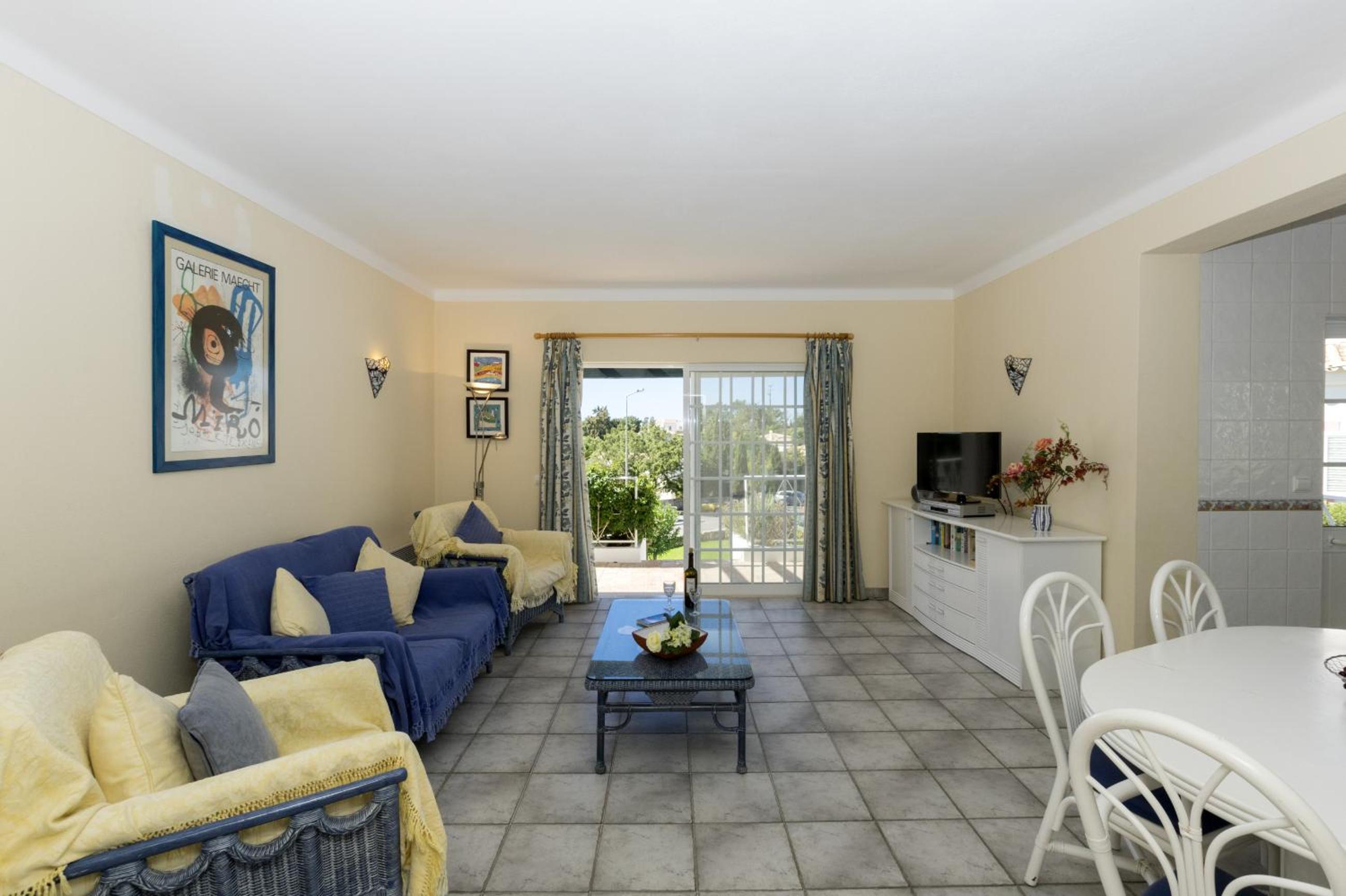 Three-Bedroom Villa with Garden View photo 2