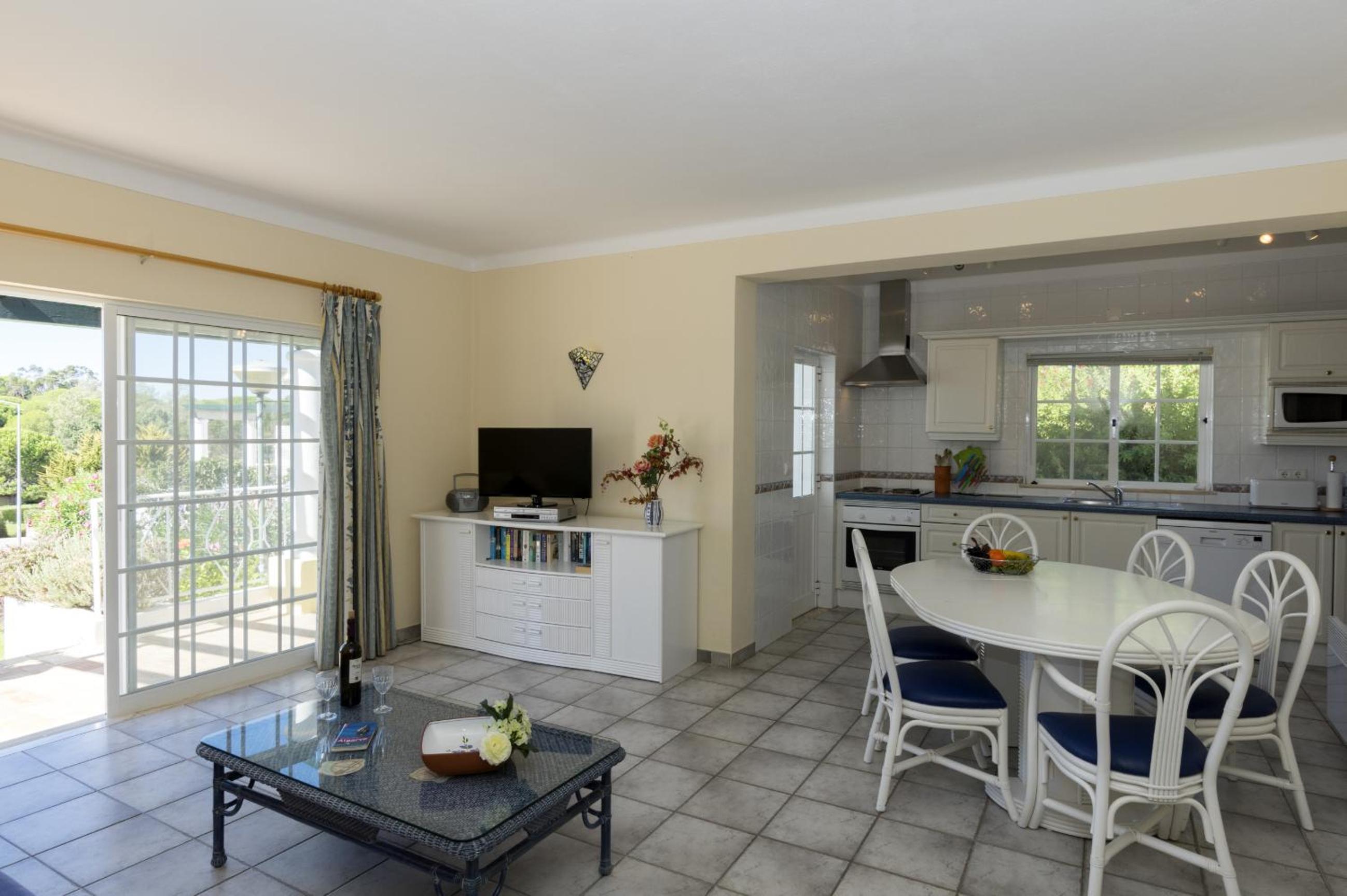 Three-Bedroom Villa with Garden View photo 3