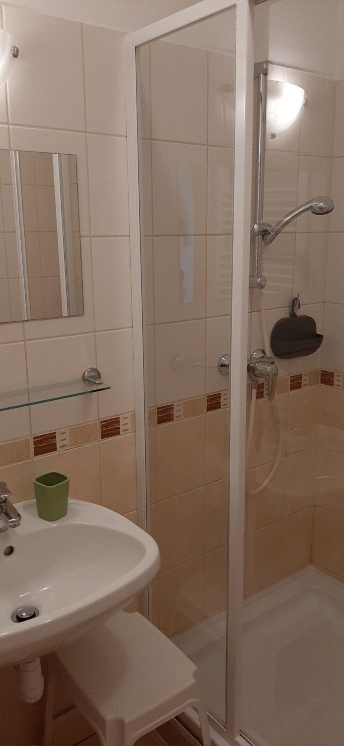 One-Bedroom Apartment - Photo 3