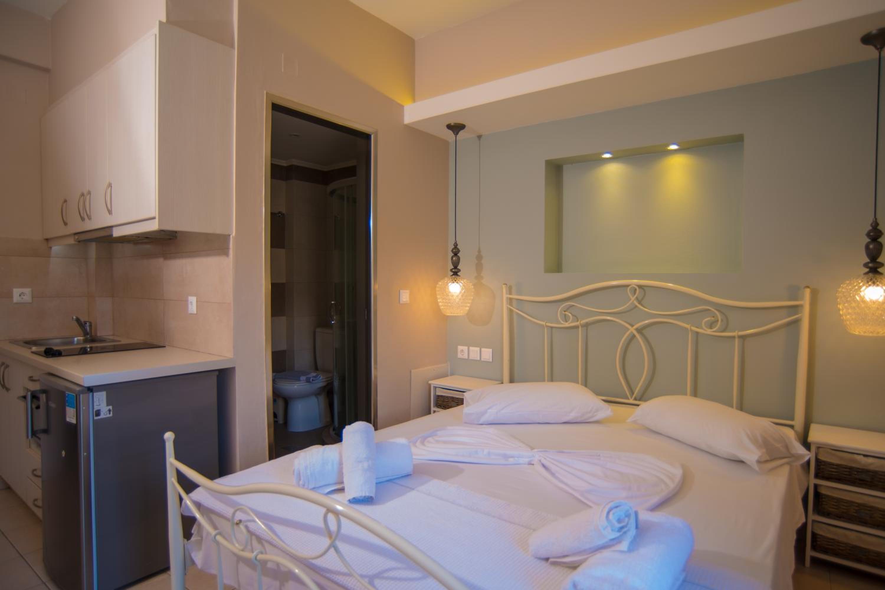 Small Double Room - Photo 1