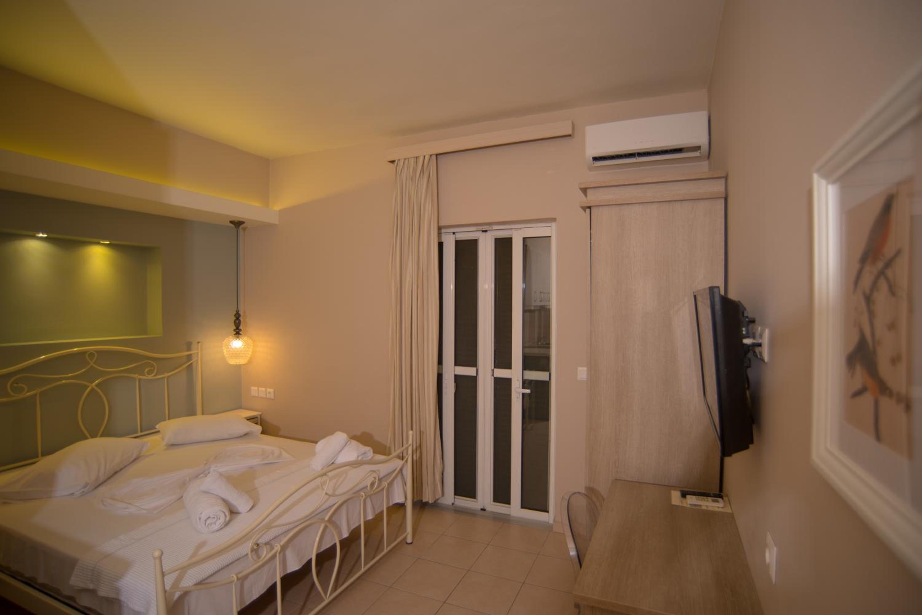 Small Double Room - Photo 21