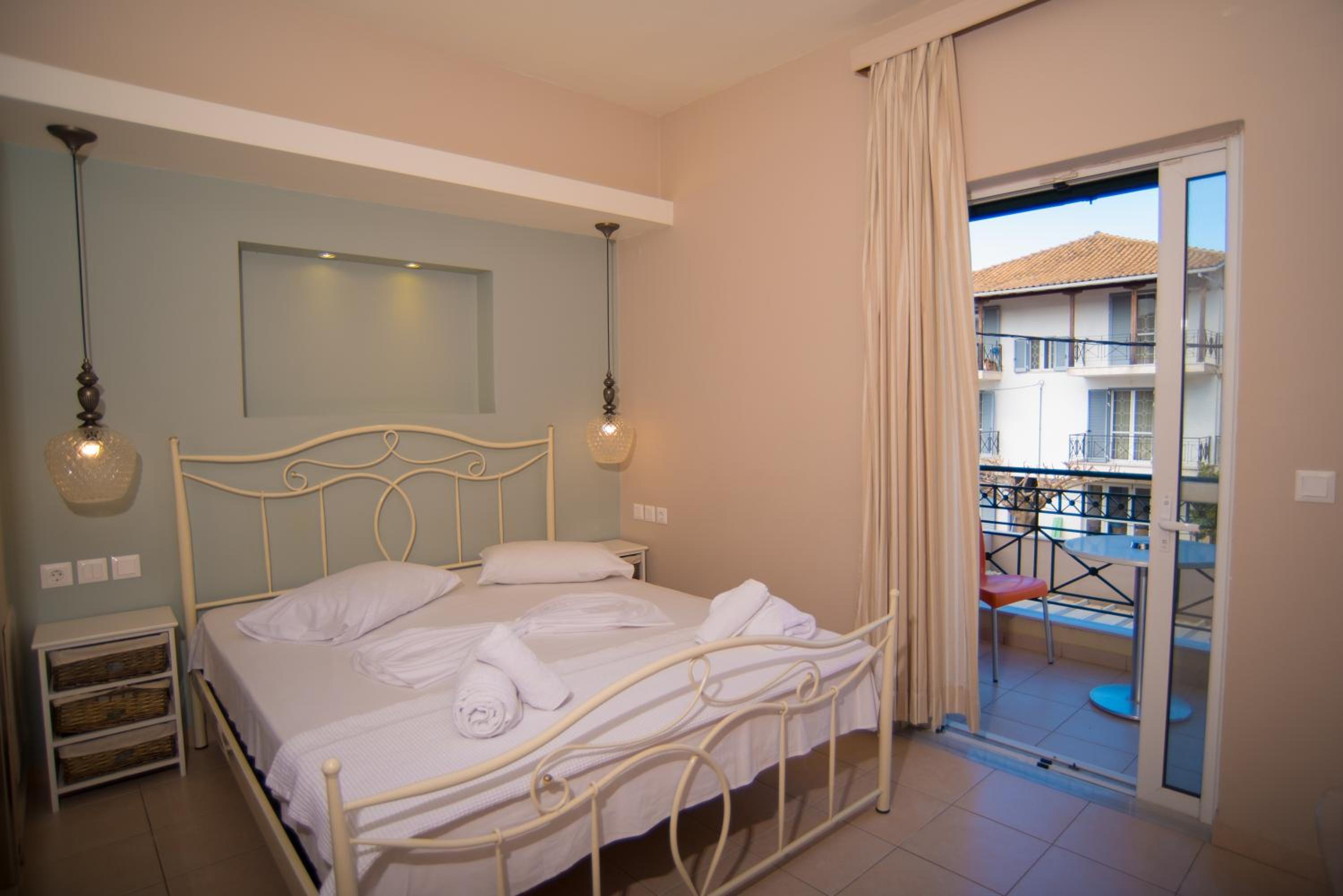 Small Double Room - Photo 22