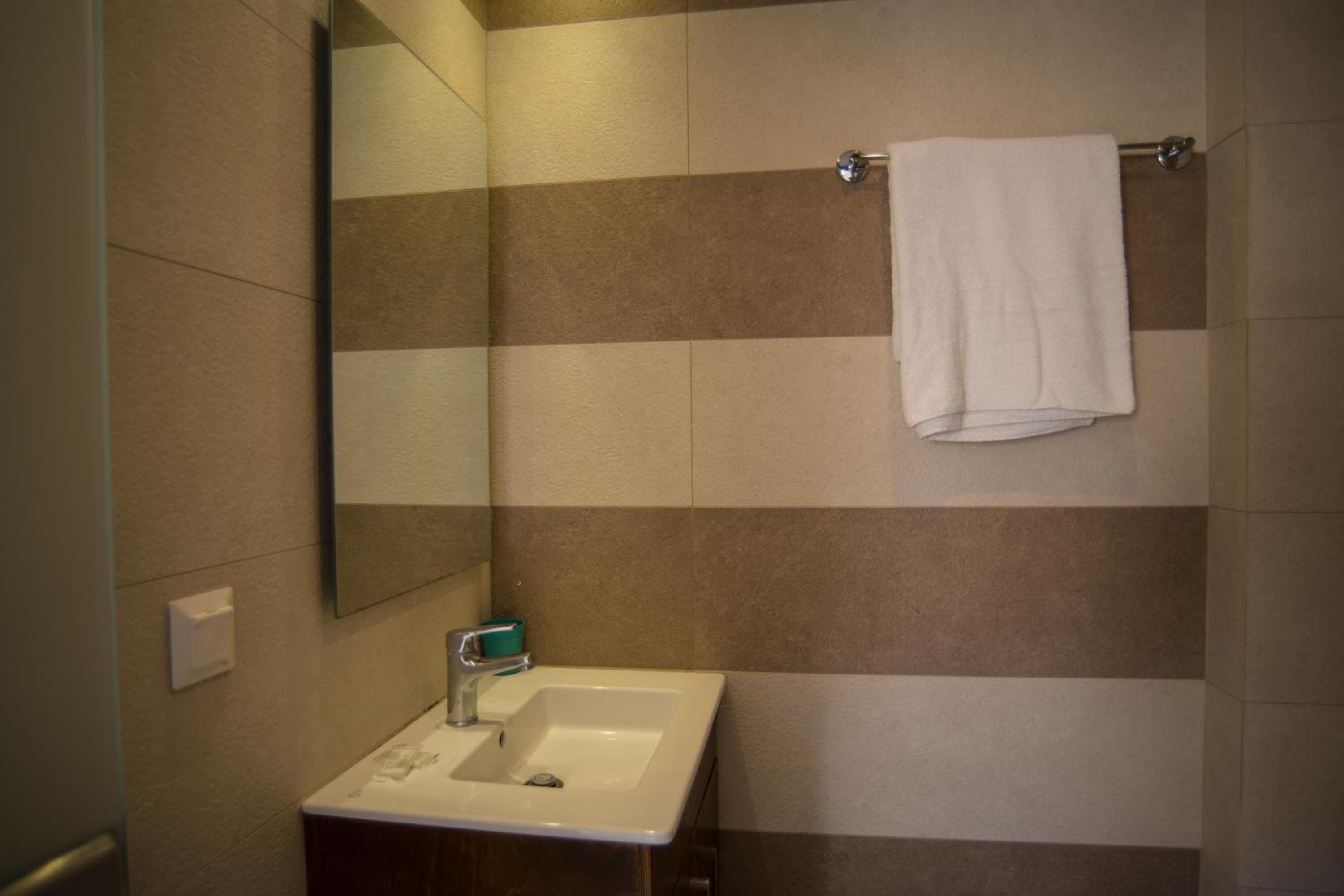 Small Double Room - Photo 25