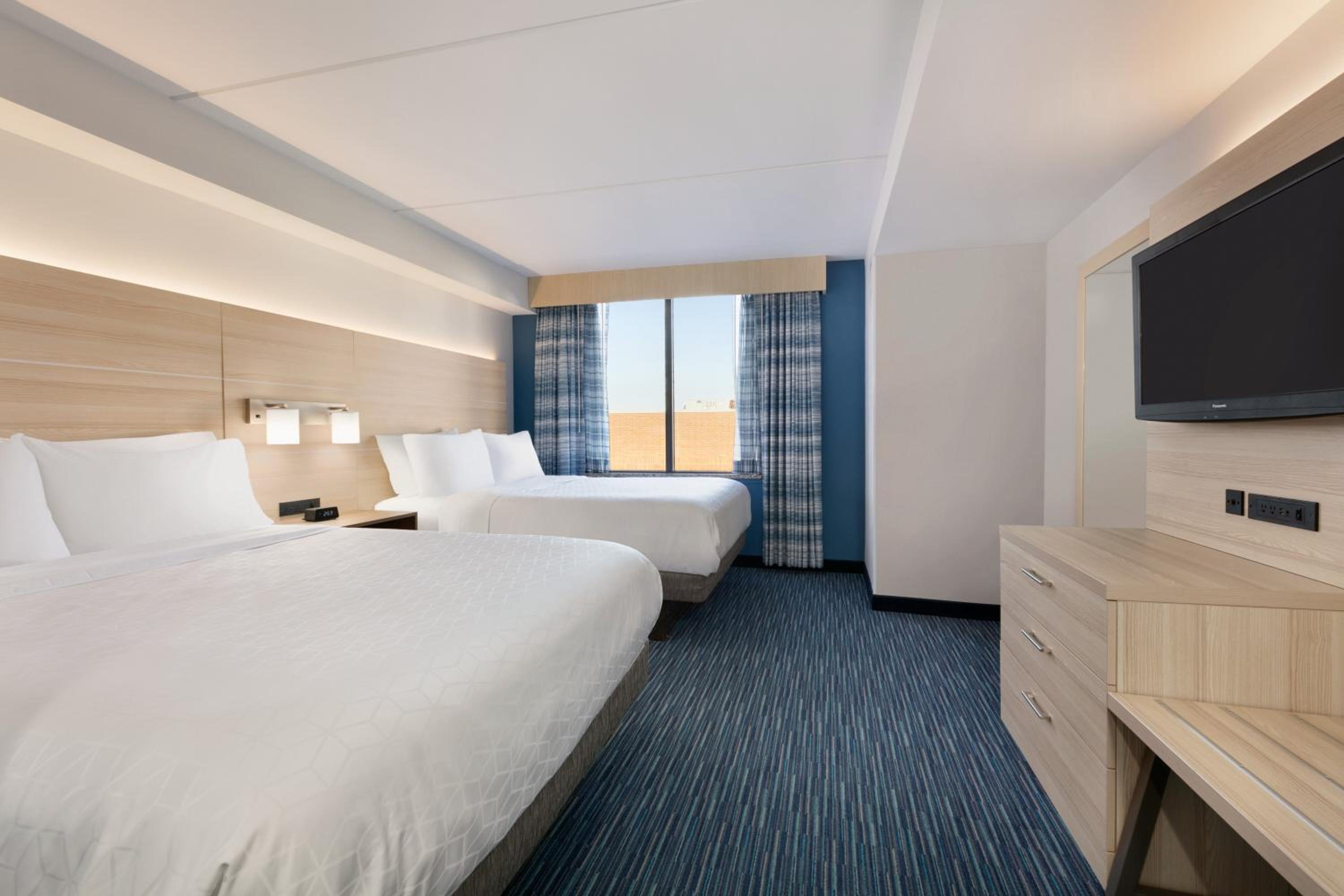 Suite with Two Queen Beds - Photo 5