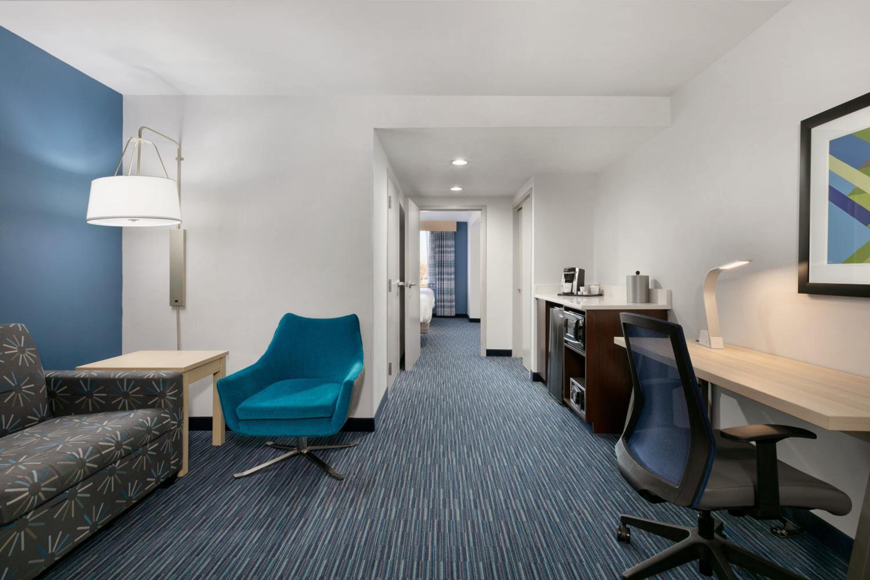 Suite with Two Queen Beds - Photo 9