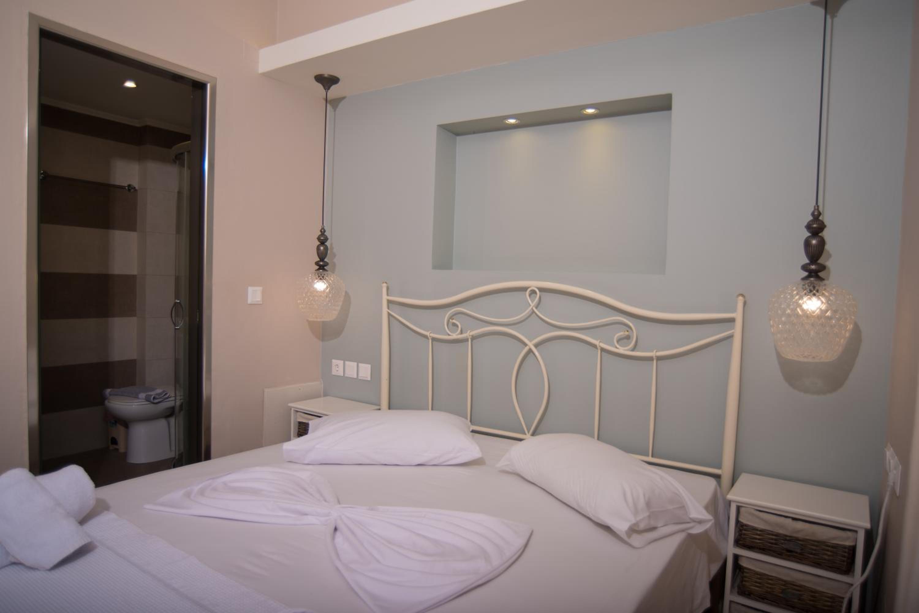 Small Double Room - Photo 18