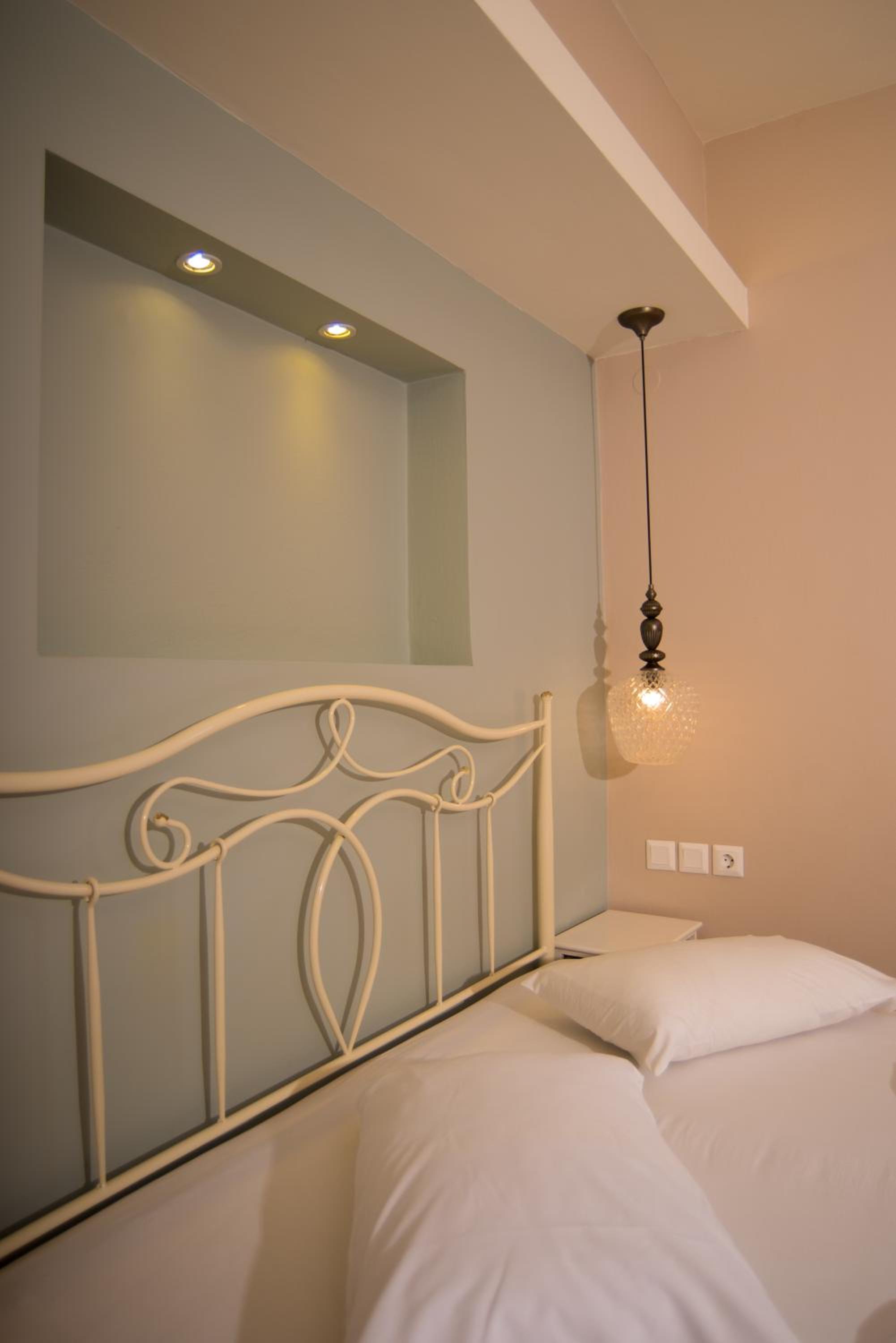 Small Double Room - Photo 17