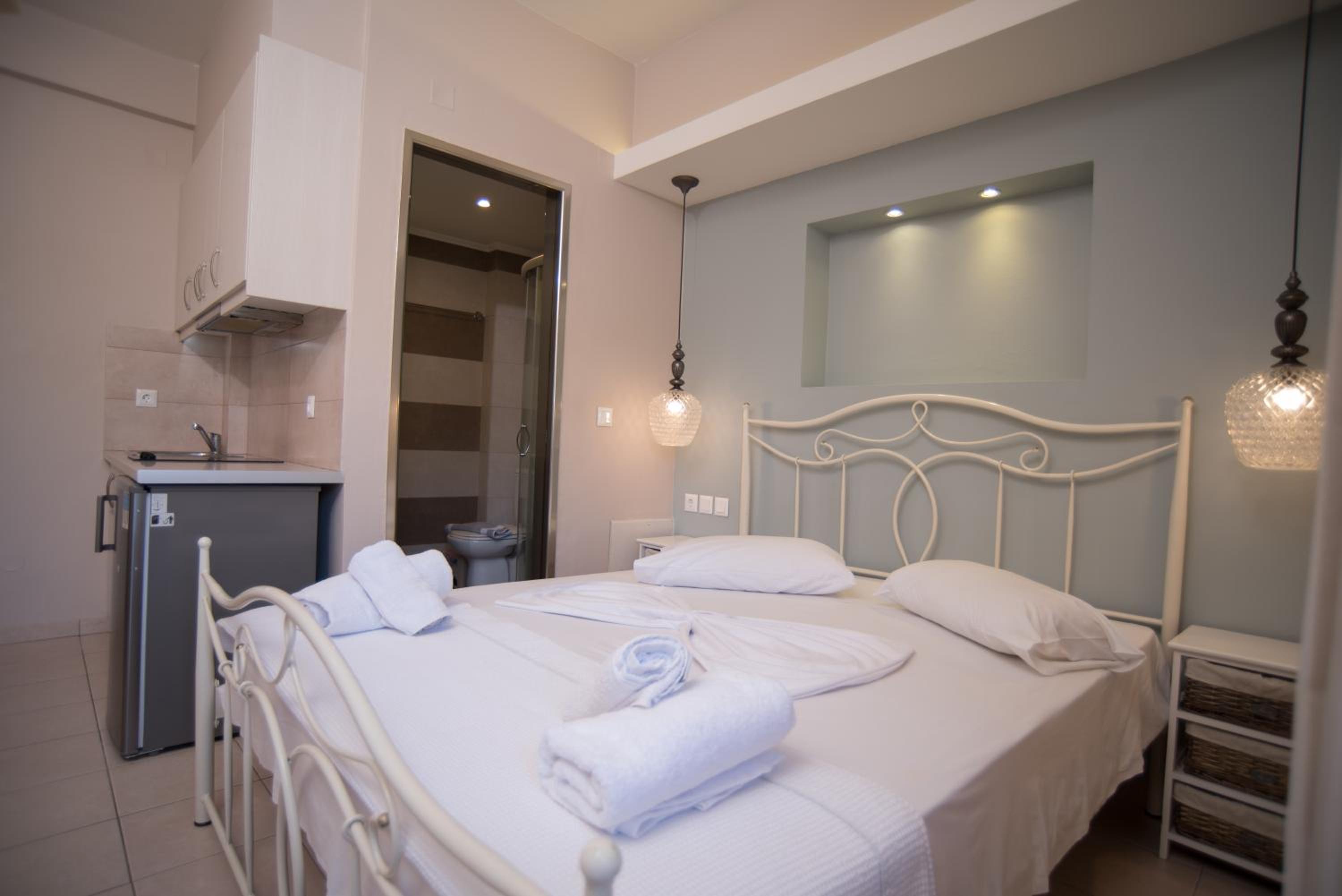 Small Double Room - Photo 13