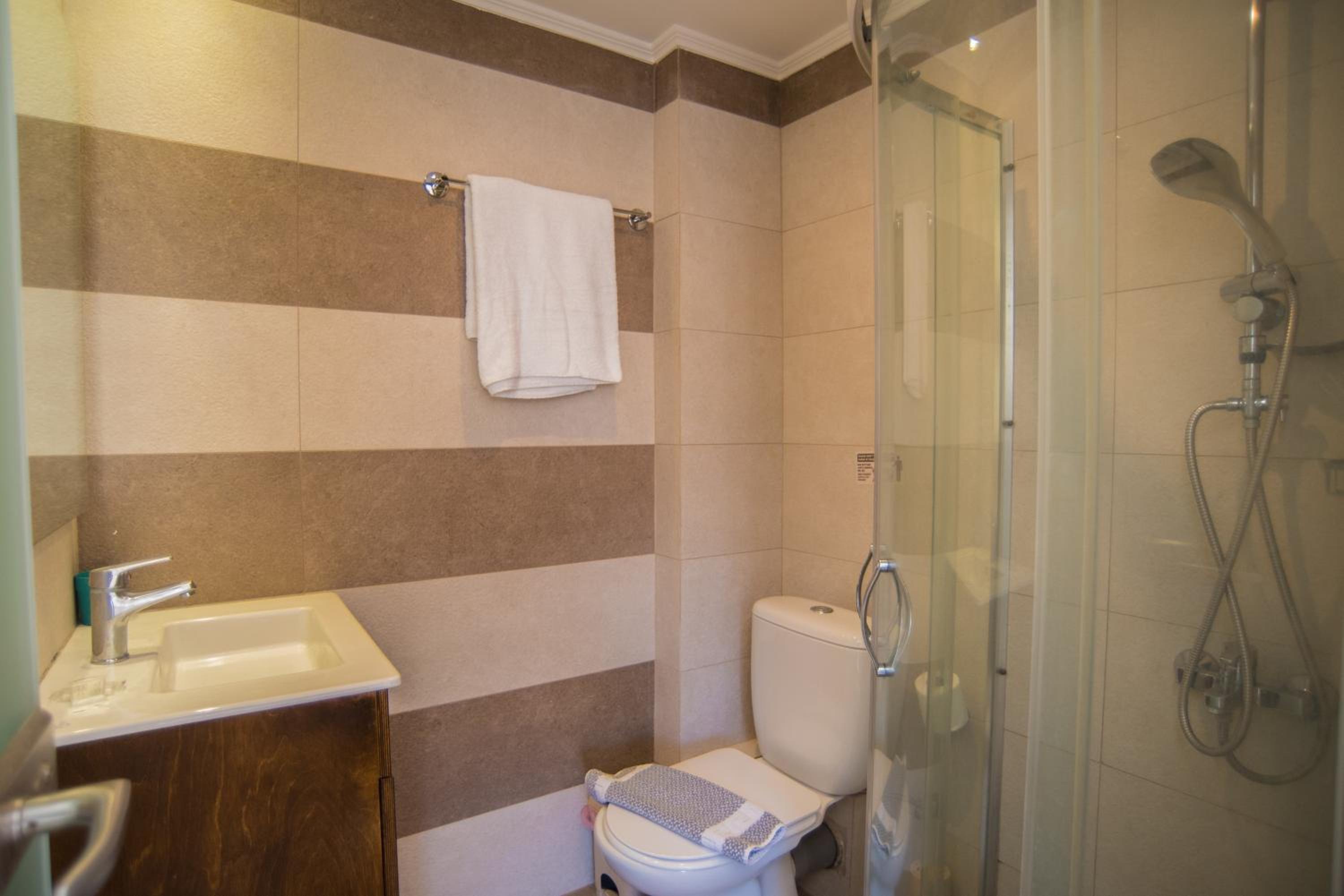 Small Double Room - Photo 14