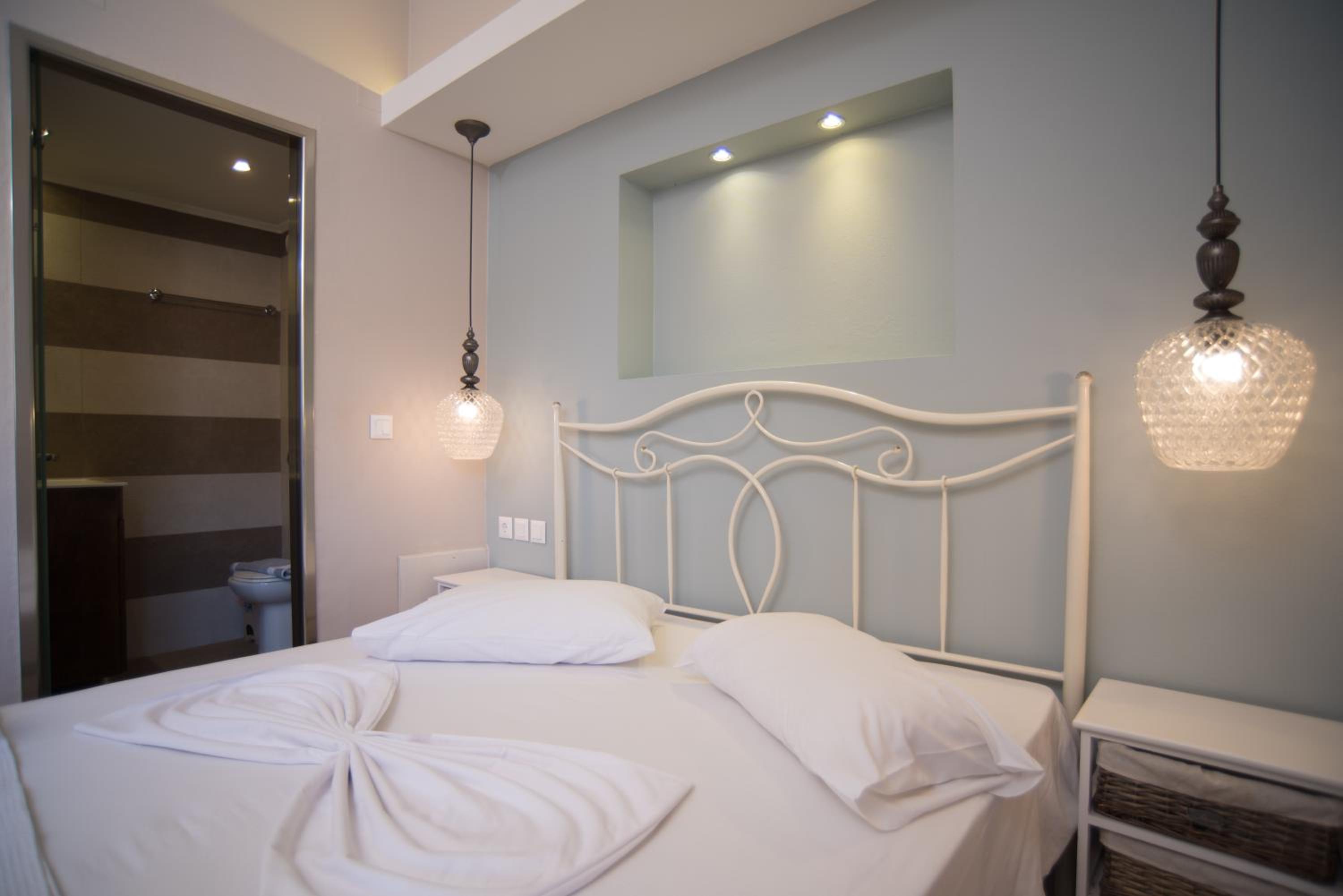 Small Double Room - Photo 15