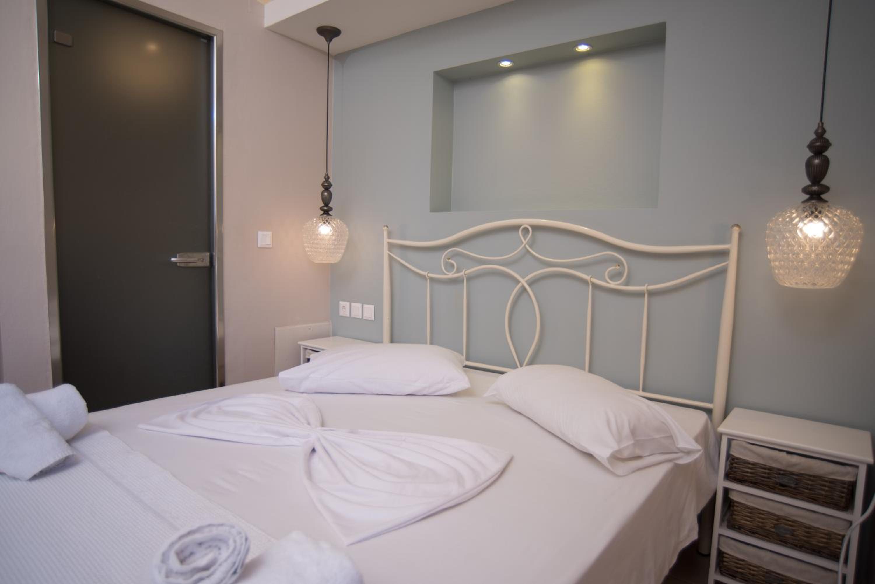 Small Double Room - Photo 12