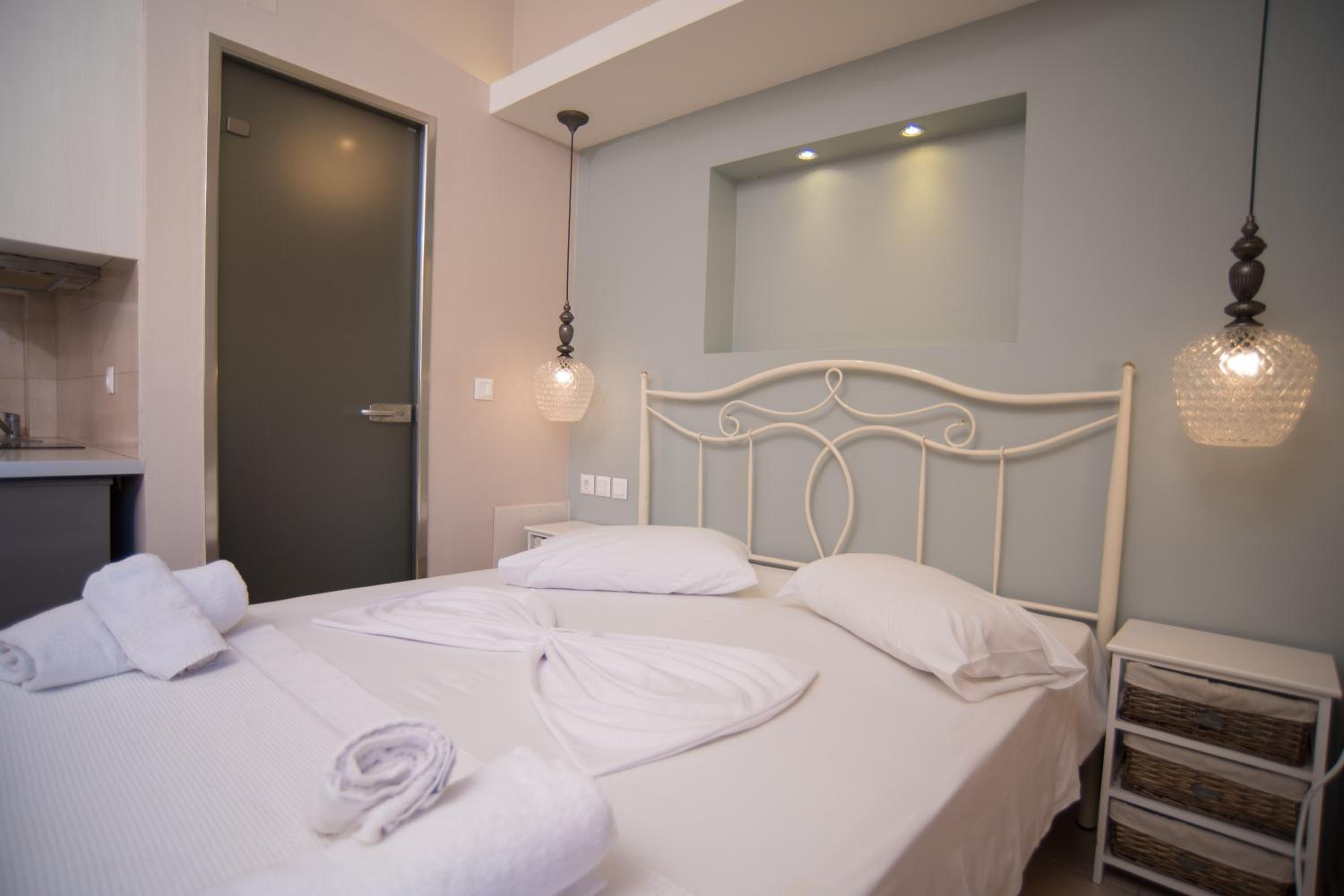 Small Double Room - Photo 8