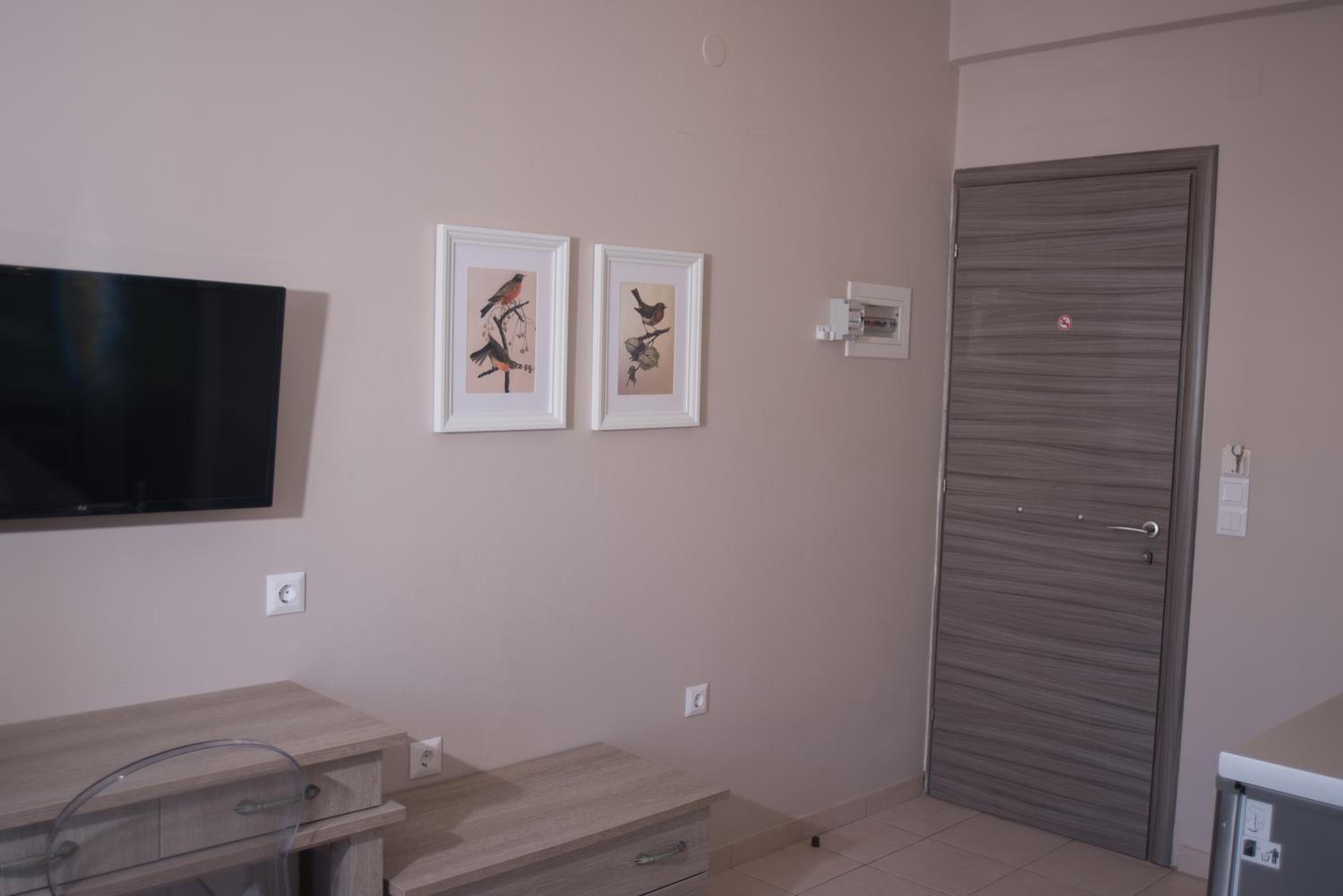 Small Double Room - Photo 10
