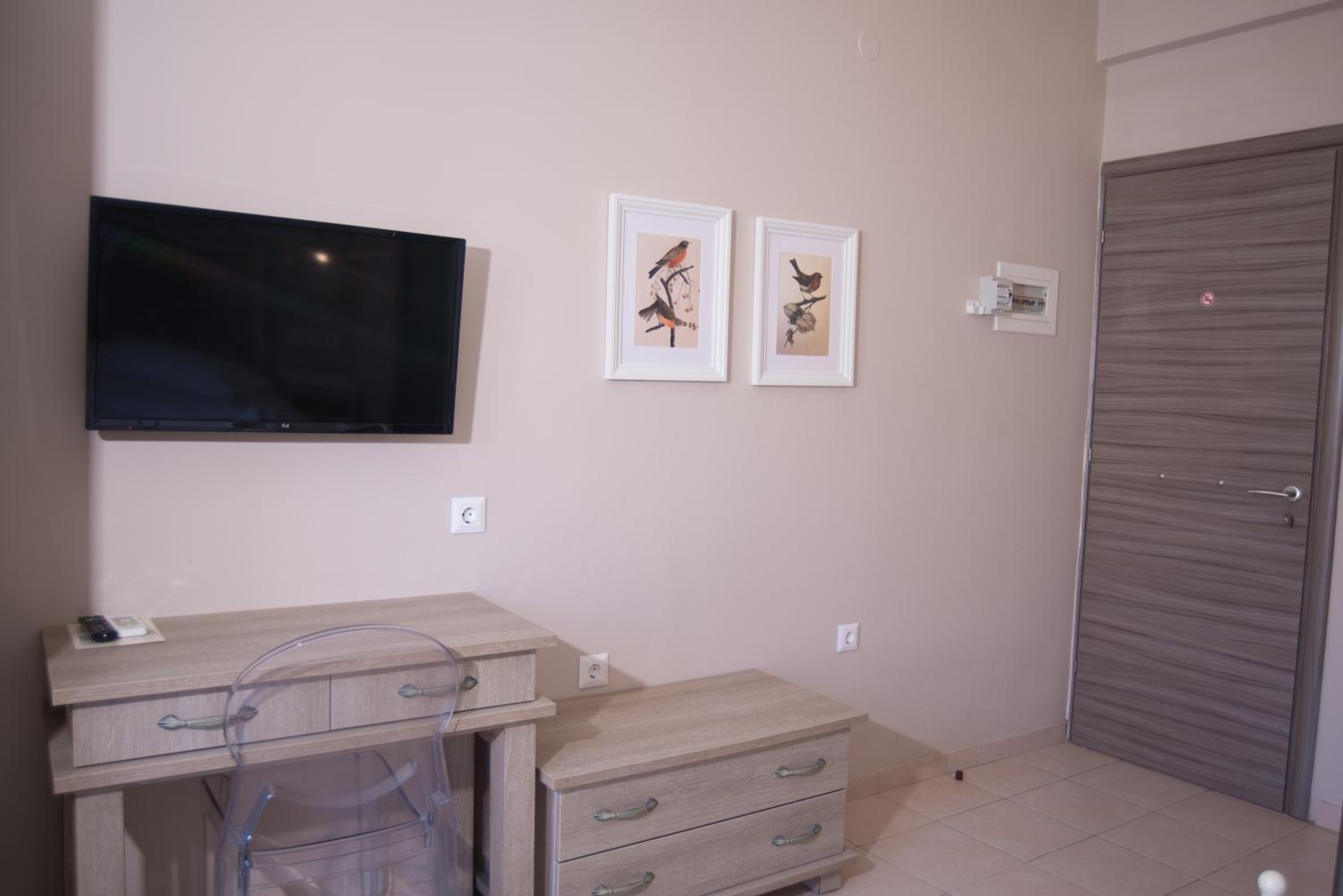 Small Double Room - Photo 11