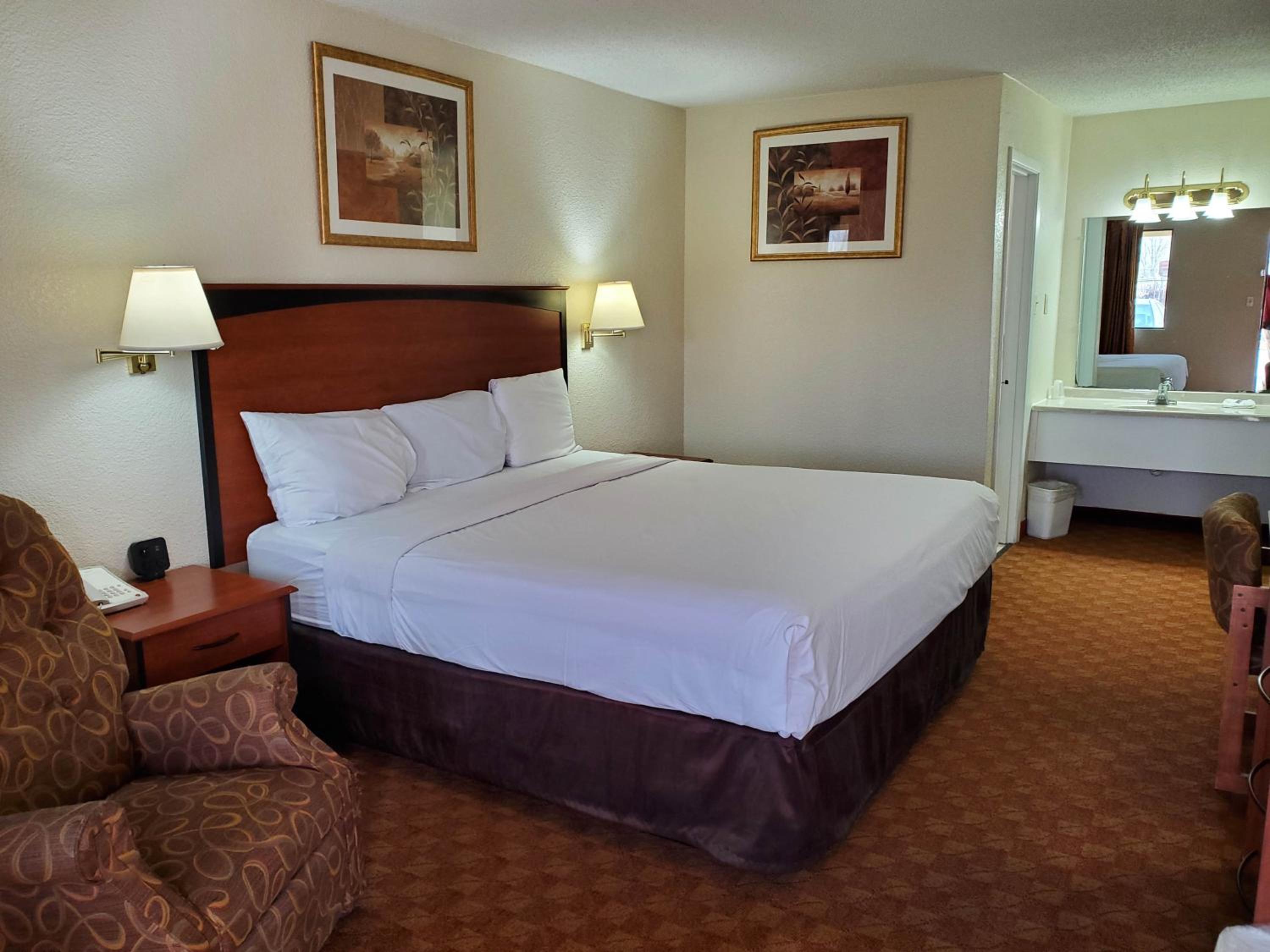 King Room - Non-Smoking photo 1