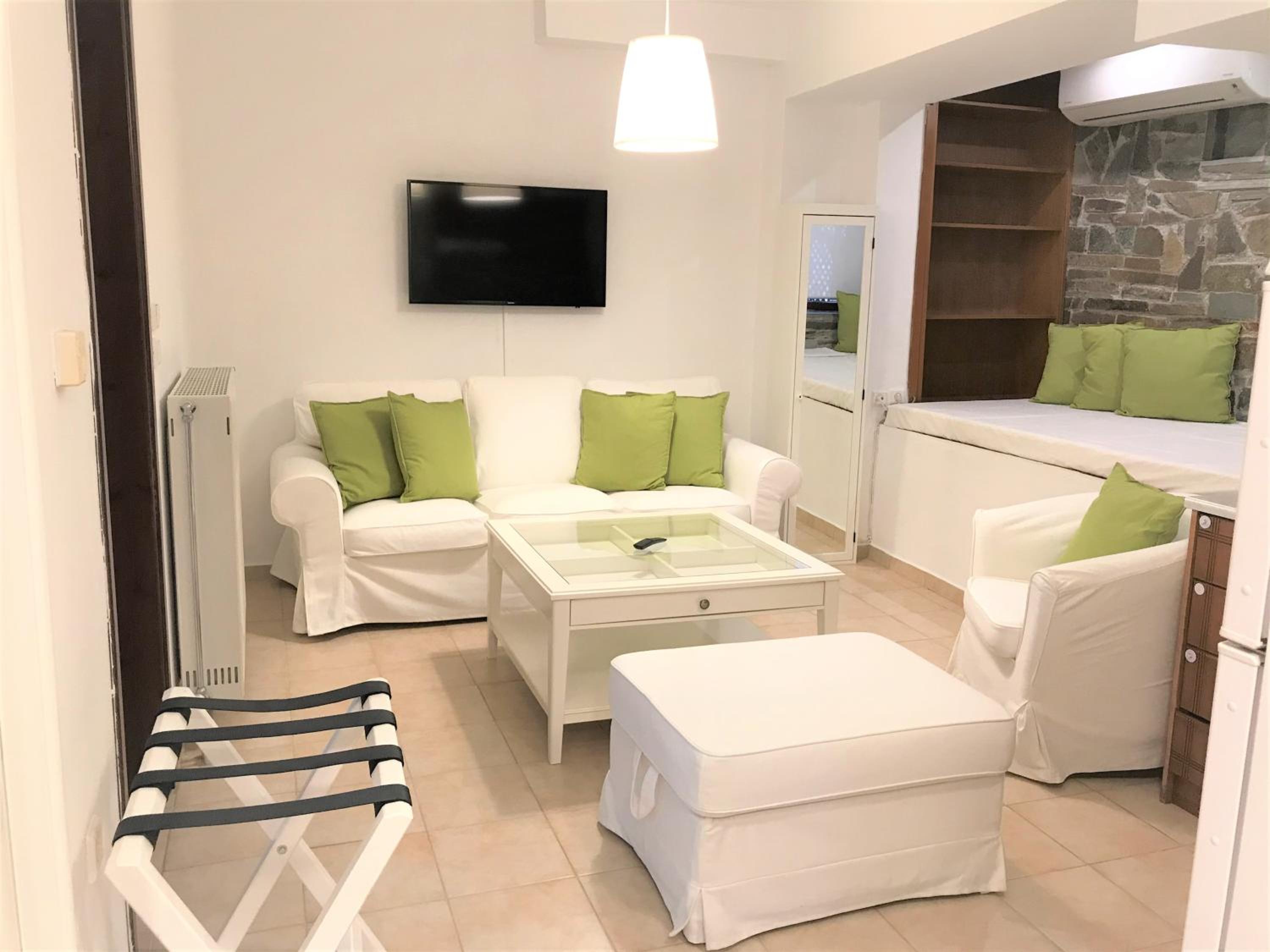 Deluxe Two-Bedroom Apartment with Garden View