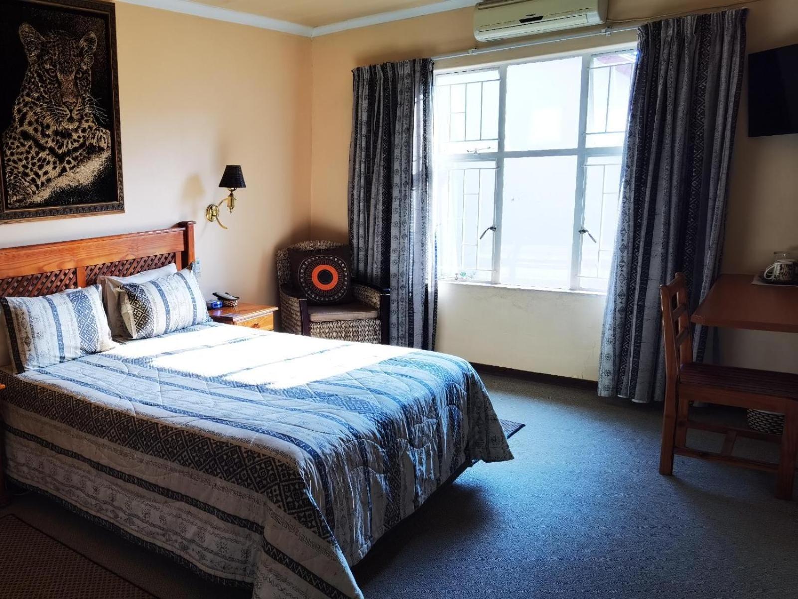 Queen Room with Balcony photo 2