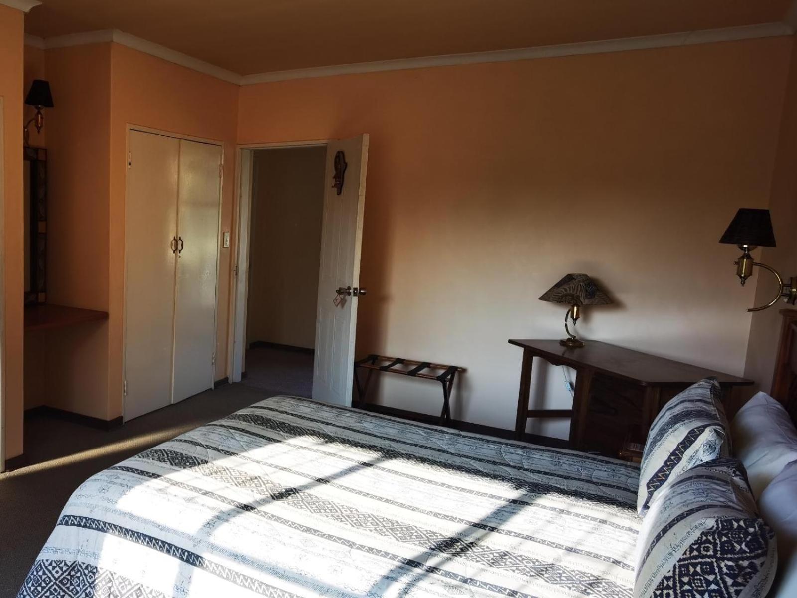 Queen Room - Photo 6