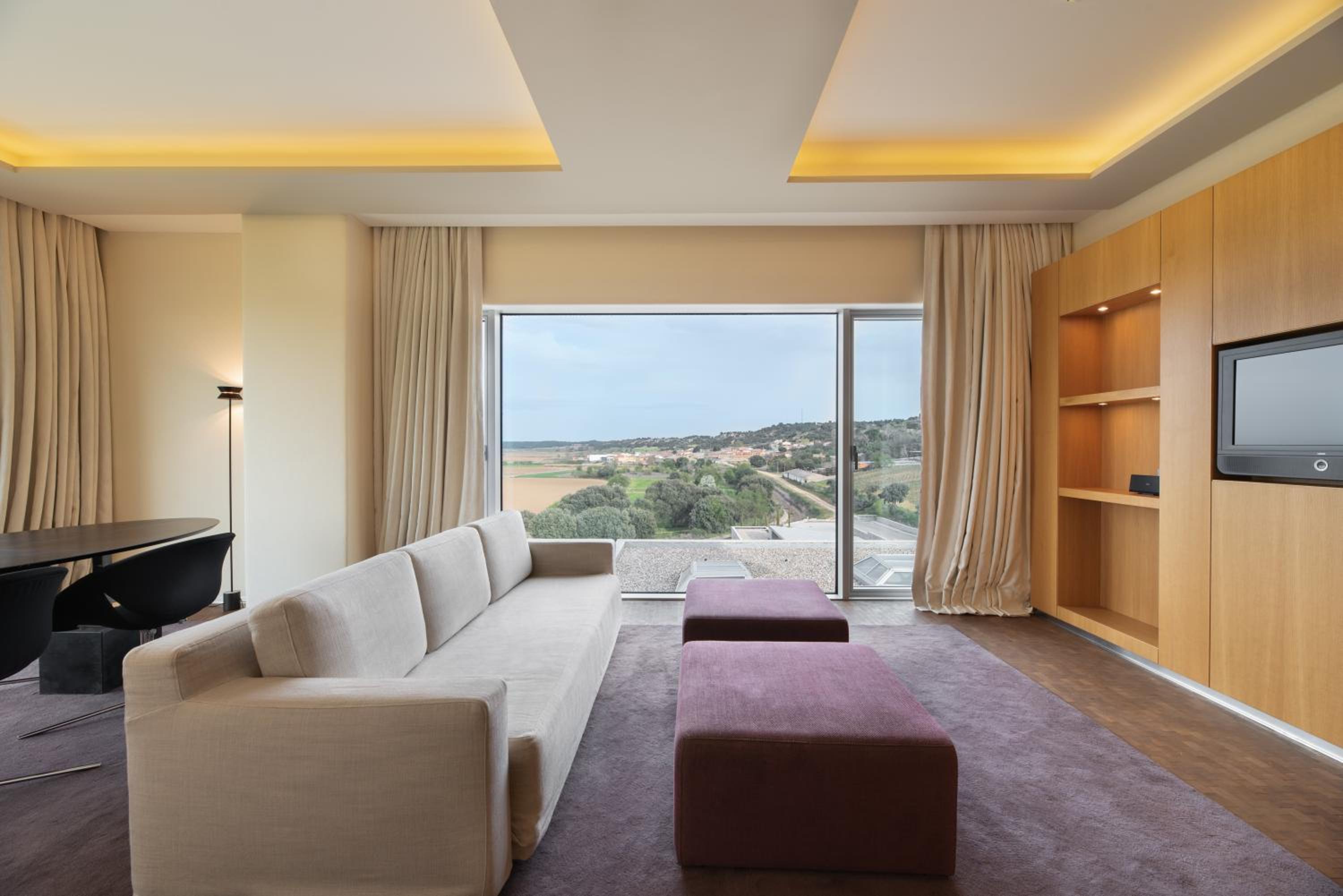 Royal Suite Deluxe - Photo 3