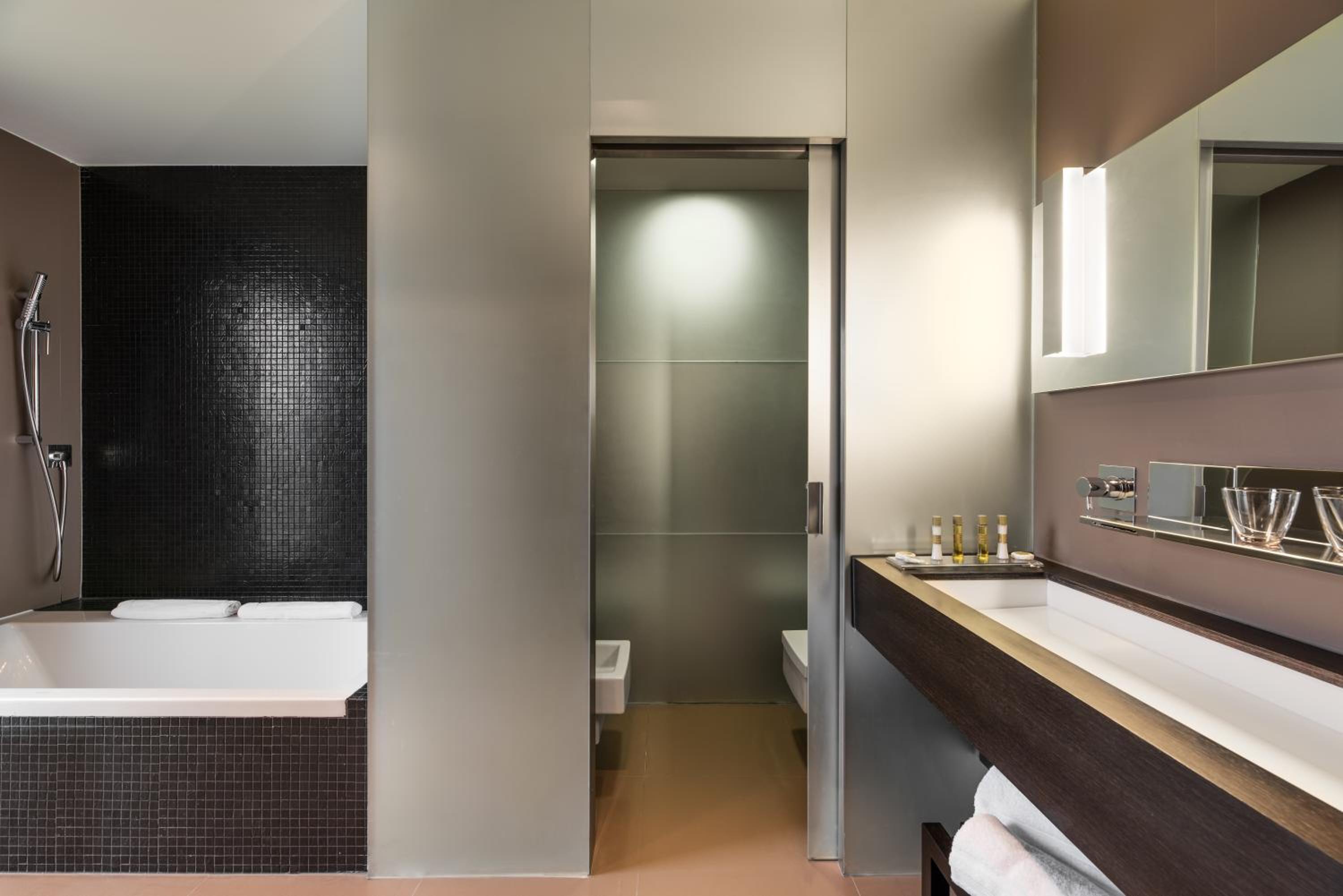 Royal Suite Deluxe - Photo 5