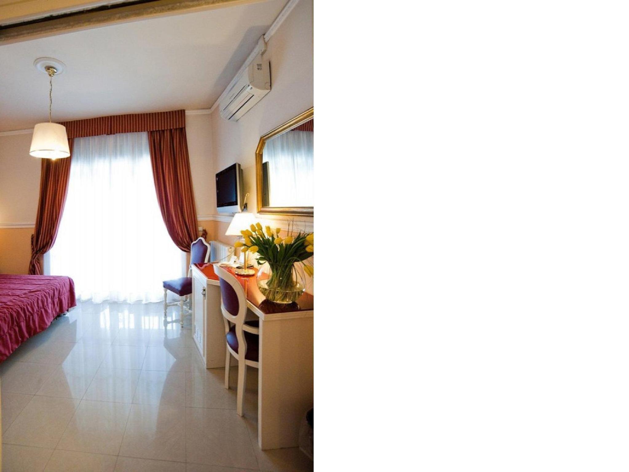 Suite - Photo 14
