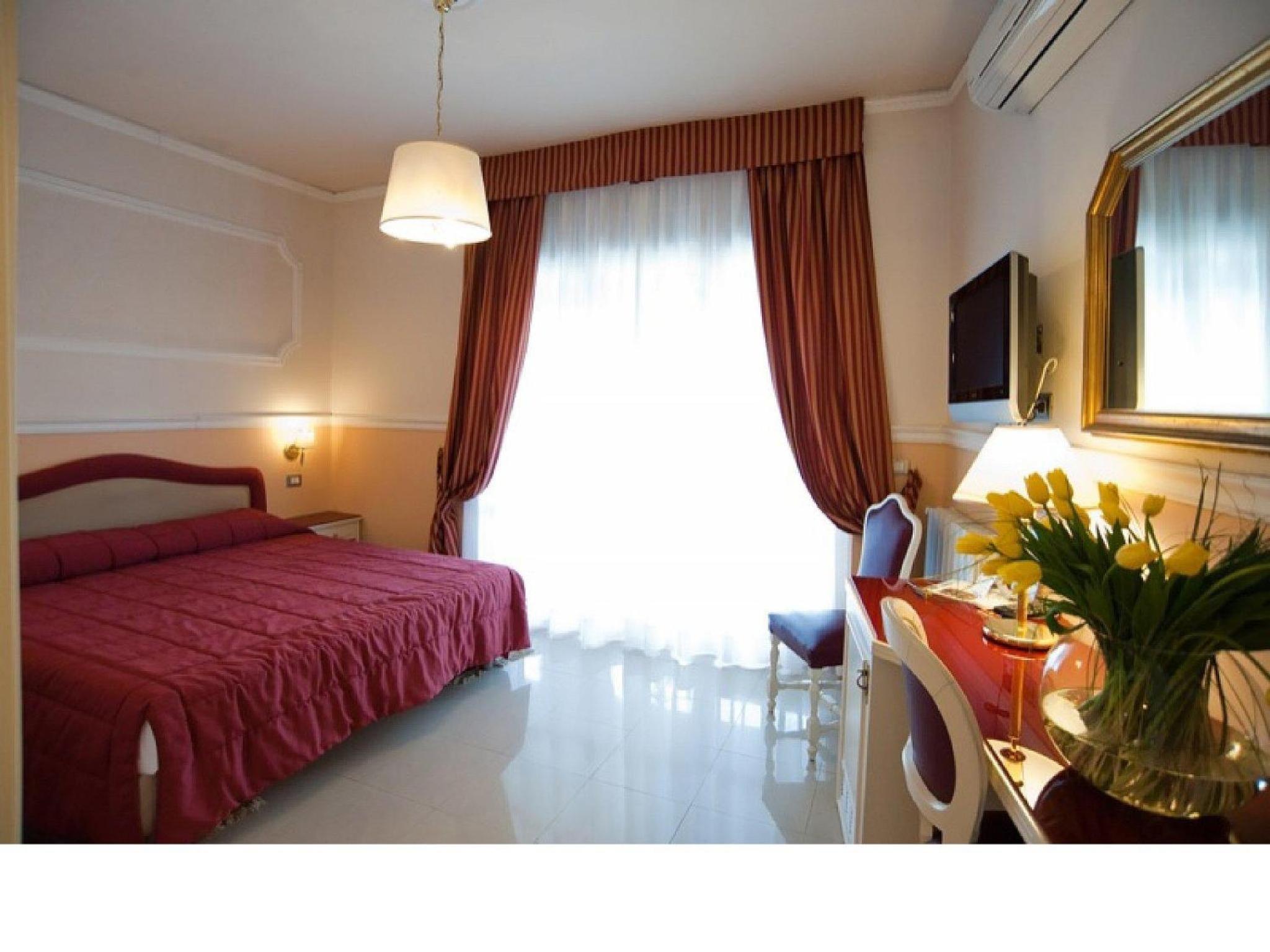 Suite - Photo 12